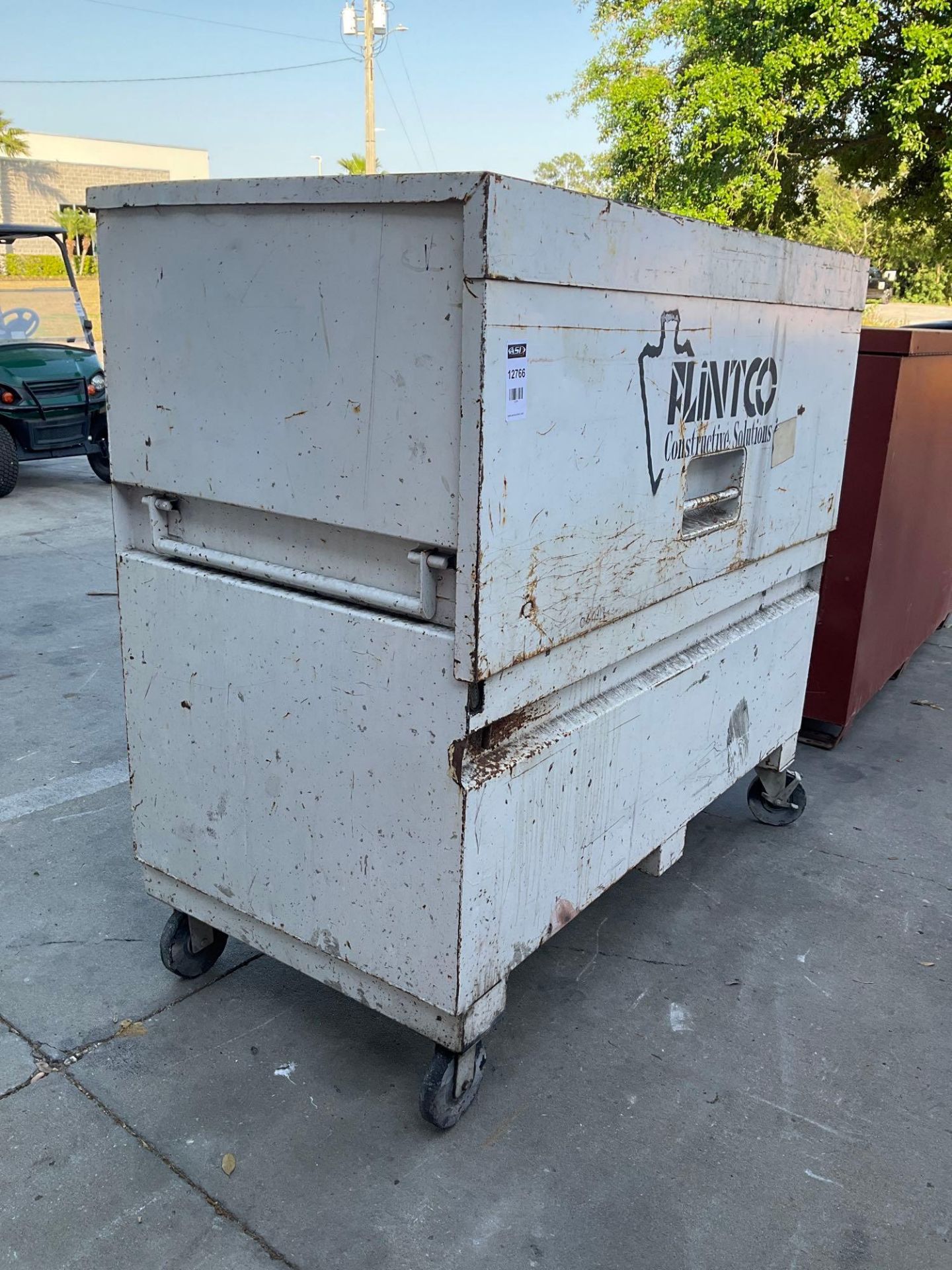 INDUSTRIAL TOOL BOX ON WHEELS