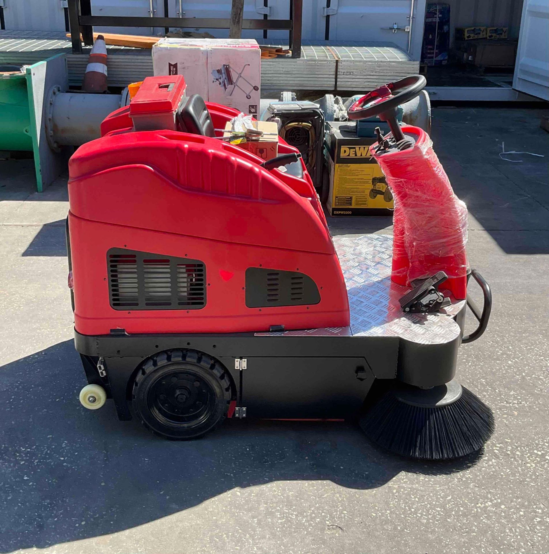 2022 AOKEQI OS-V2 RIDE ON FLOOR SWEEPER, ELECTRIC, APPROX SWEEPING WIDTH 55" - Image 2 of 20