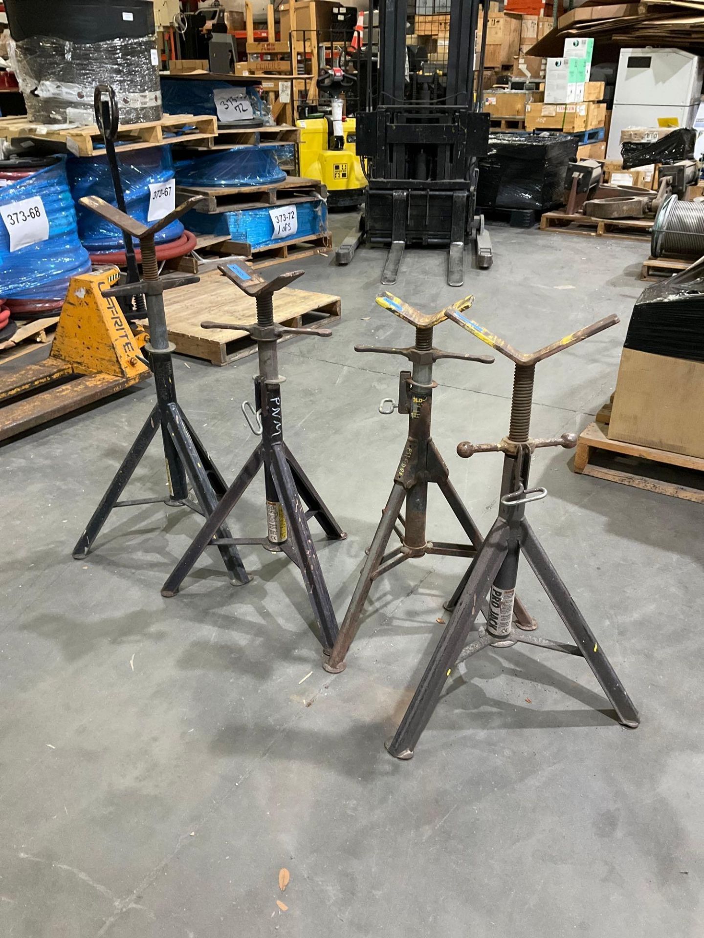 ( 3 ) SUMNER PRO JACK PIPE STANDS & ( 1 ) SUMNER FOLD-A-JACK ST-882 PIPE STAND