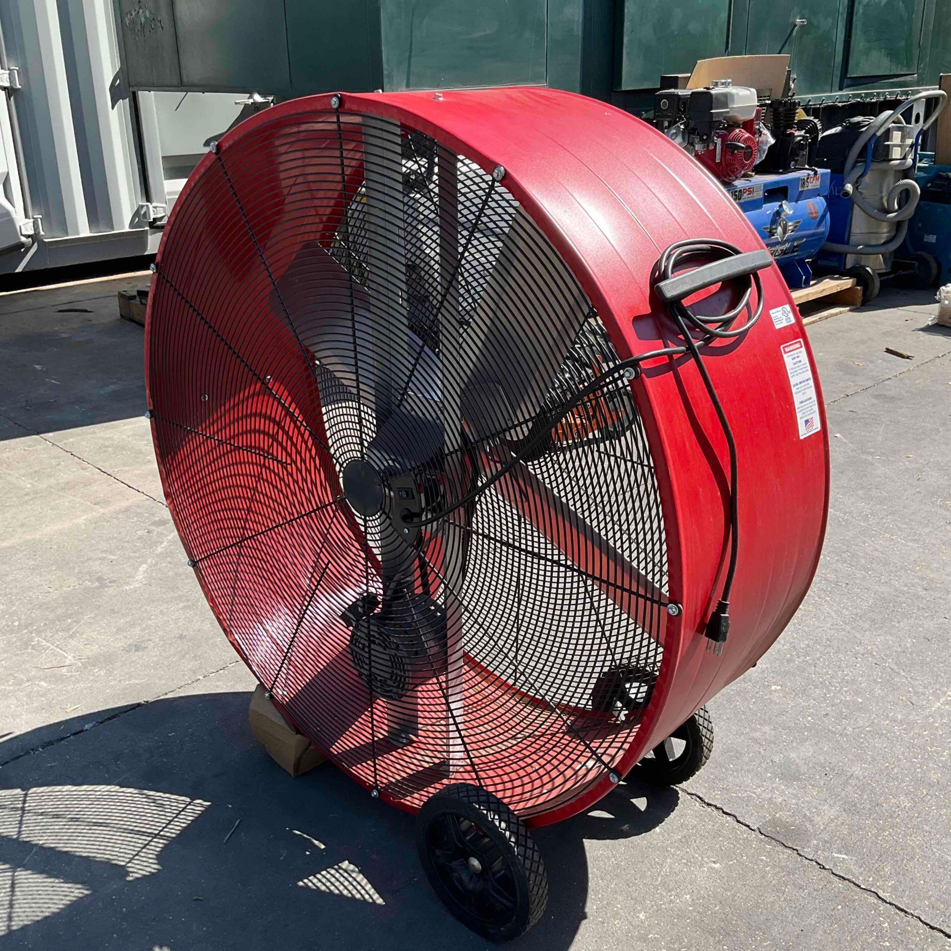 MAXX AIR PORTABLE 42" ELECTRIC BARREL FAN - Image 4 of 7