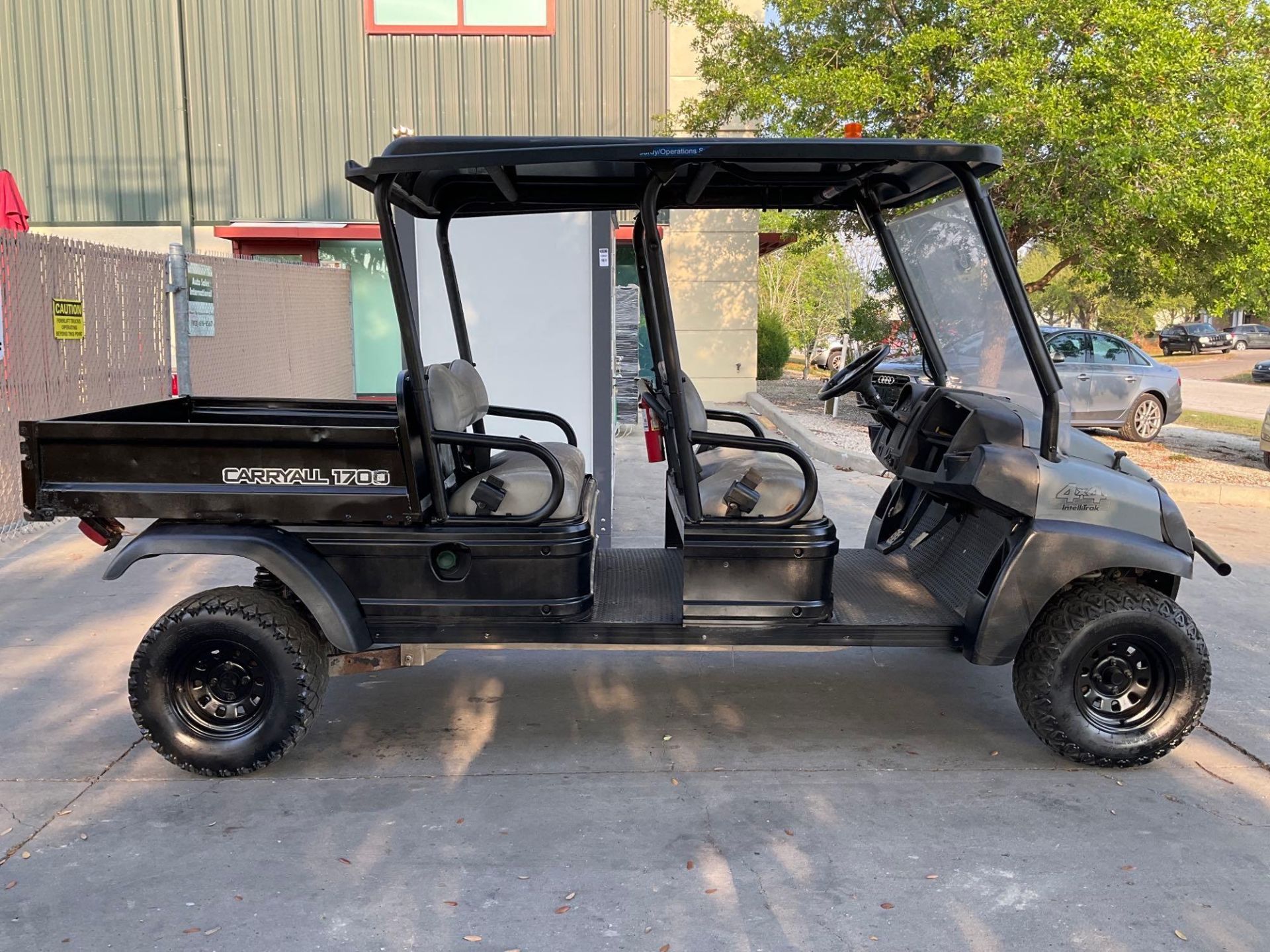 2016 CLUB CAR CARRYALL 1700 SE DSL ATV , DIESEL, KUBOTA ENGINE , CREW CAB, MANUAL DUMP BED, HITCH, B - Image 6 of 12