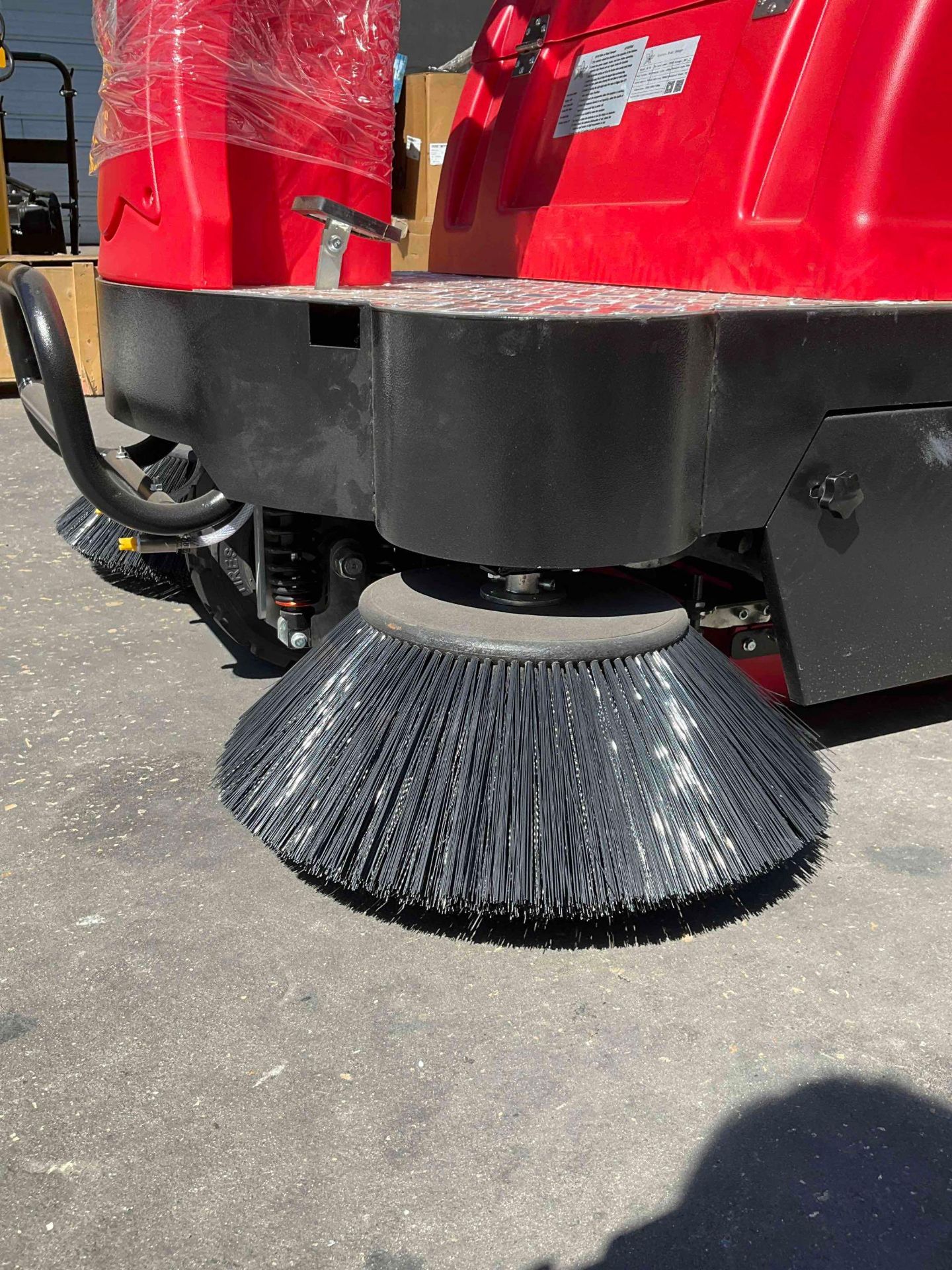 2022 AOKEQI OS-V2 RIDE ON FLOOR SWEEPER, ELECTRIC, APPROX SWEEPING WIDTH 55" - Image 9 of 12