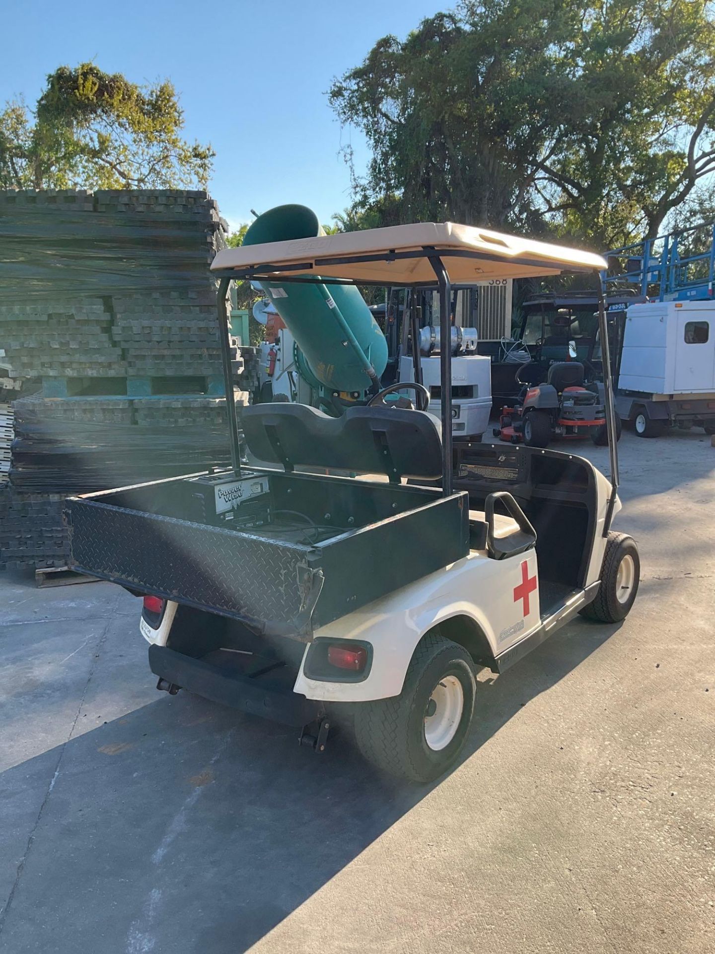 EZ-GO FREEDOM SE GOLF CART , ELECTRIC, UTILITY/STORAGE BED, BILL OF SALE ONLY, - Image 6 of 12