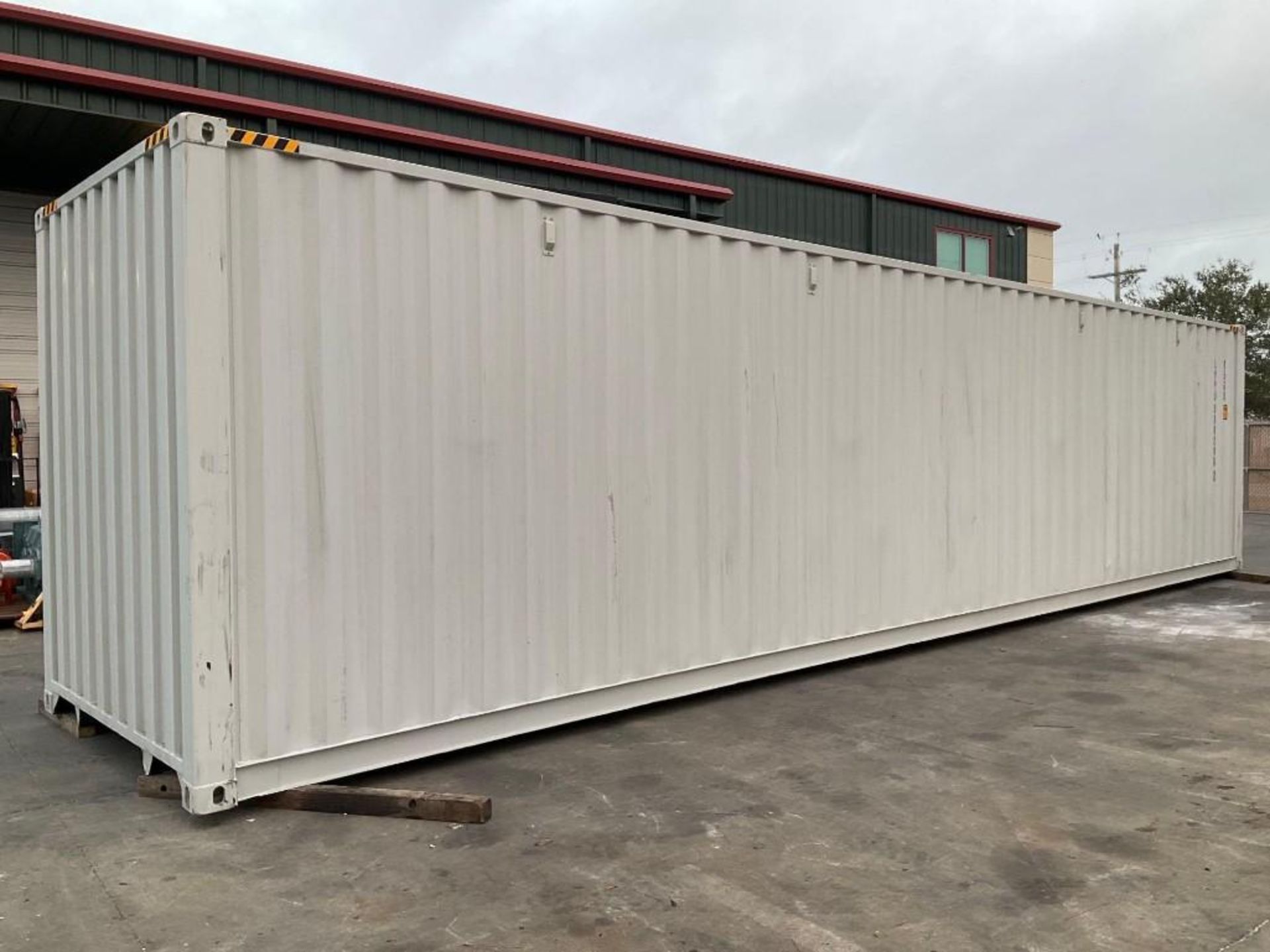 2022 STORAGE 40' CONTAINER WITH 4 SIDE DOORS AND 1 END DOOR - Image 4 of 5