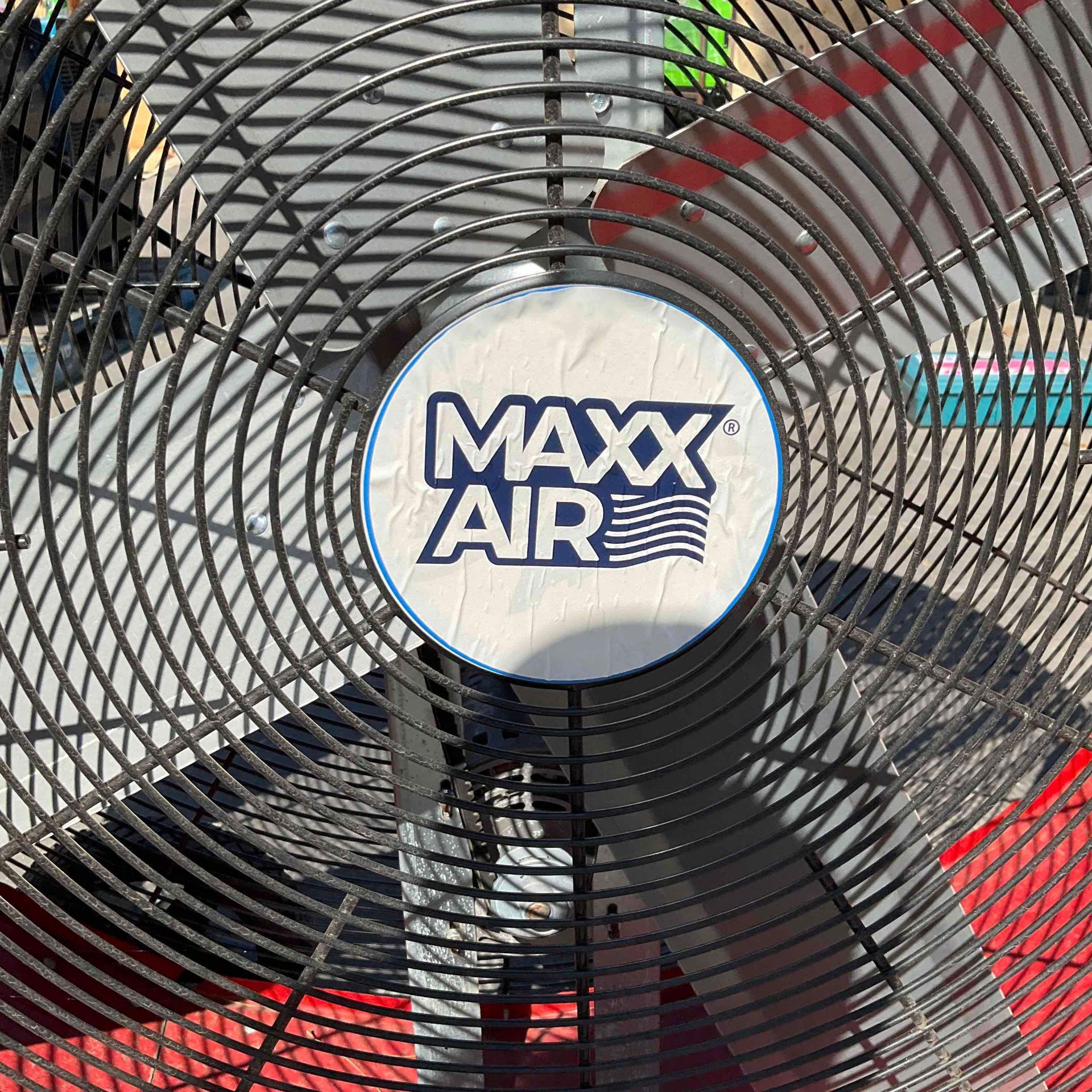 MAXX AIR PORTABLE 42" ELECTRIC BARREL FAN - Image 6 of 7