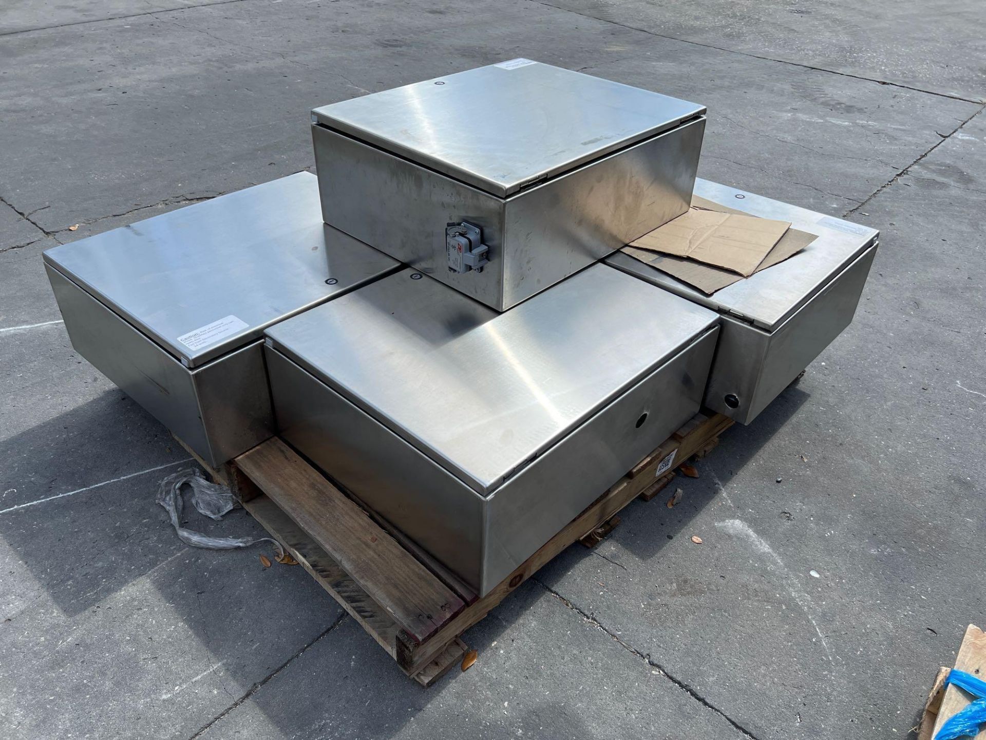 QTY 5 STAINLESS STEEL IEC ELECTRICAL ENCLOSURES, TYPE 12/4X, 24V, 1PH, UNUSED - Image 2 of 6
