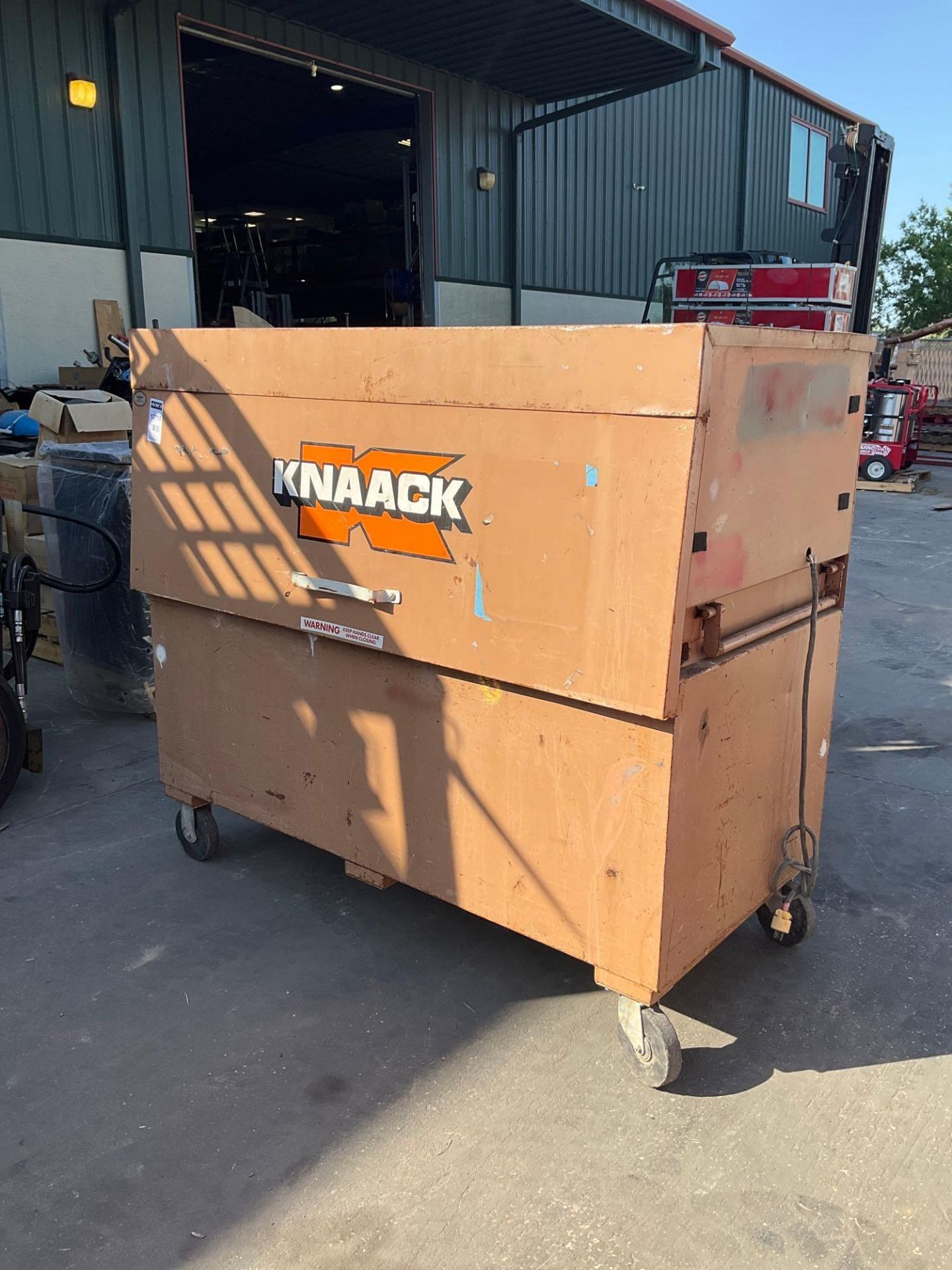 KNACK INDUSTRIAL TOOL BOX ON WHEELS - Image 2 of 5