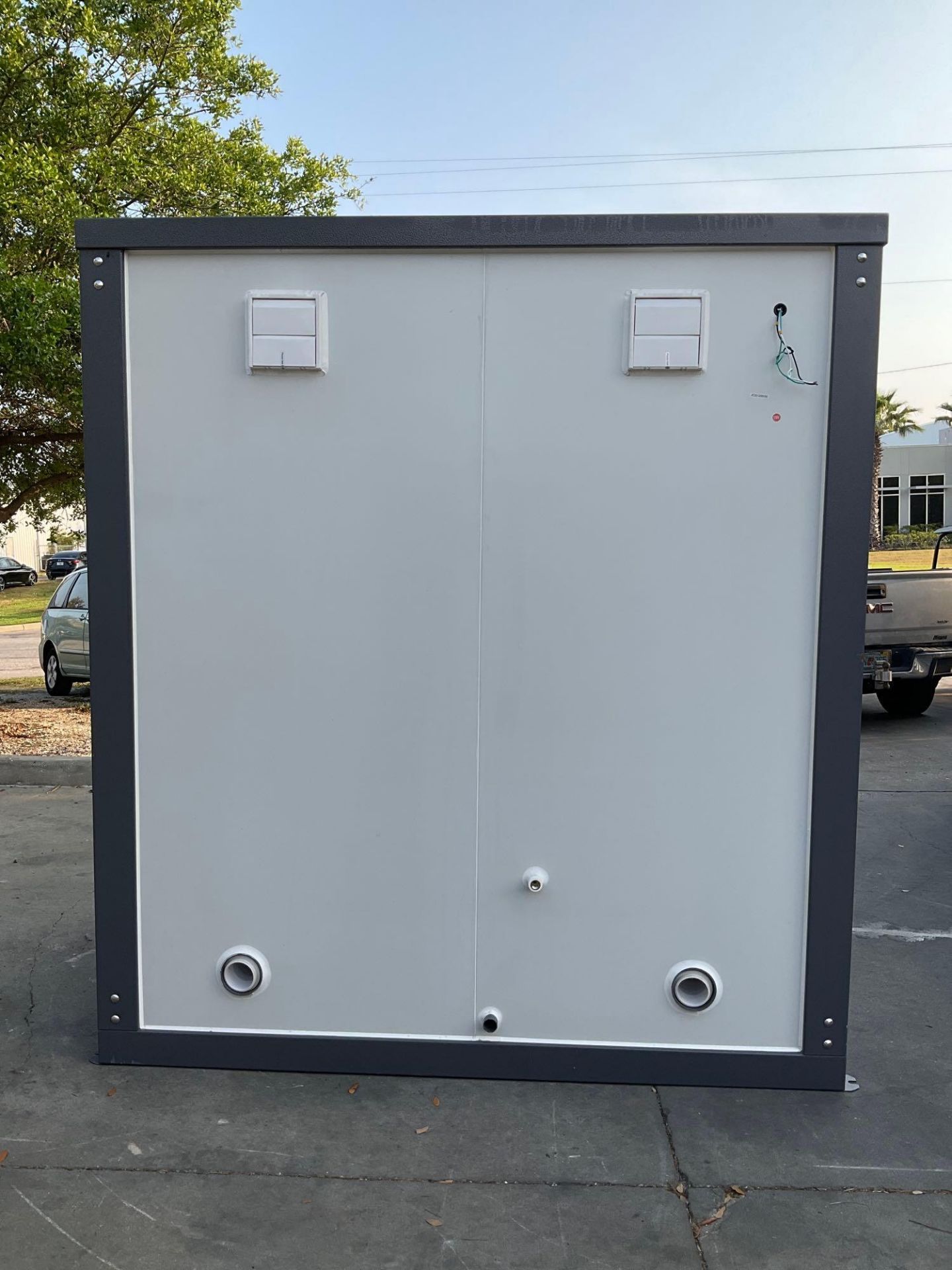 UNUSED PORTABLE DOUBLE BATHROOM UNIT, 2 STALLS, ELECTRIC & PLUMBING HOOK UP WITH EXTERIOR PLUMBING C - Image 3 of 12