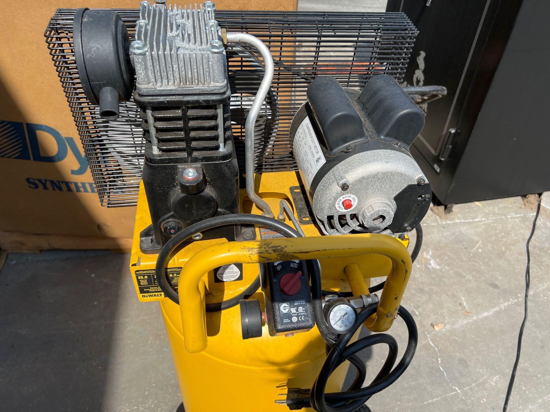 UNUSED DEWALT AIR COMPRESSOR MODEL DXCM 251, 25 GAL TANK - Image 5 of 8