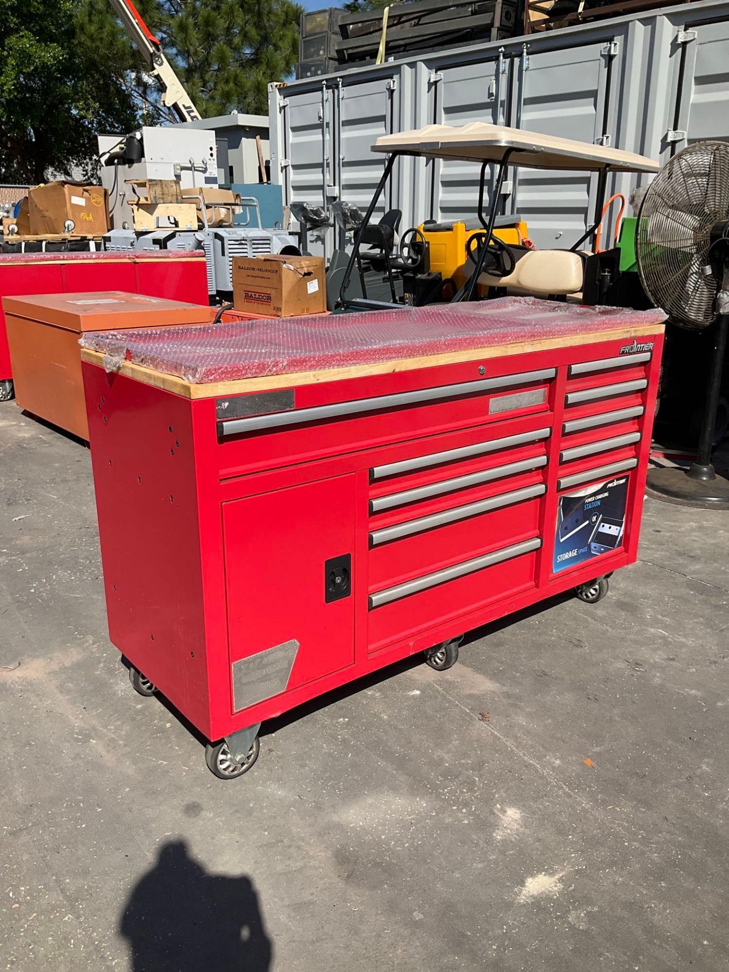 FRONTIER HEAVY DUTY 10 DRAWER WORK CENTER STATION ON WHEELS, KEYS INCLUDED, APPROX 62" - Image 3 of 7