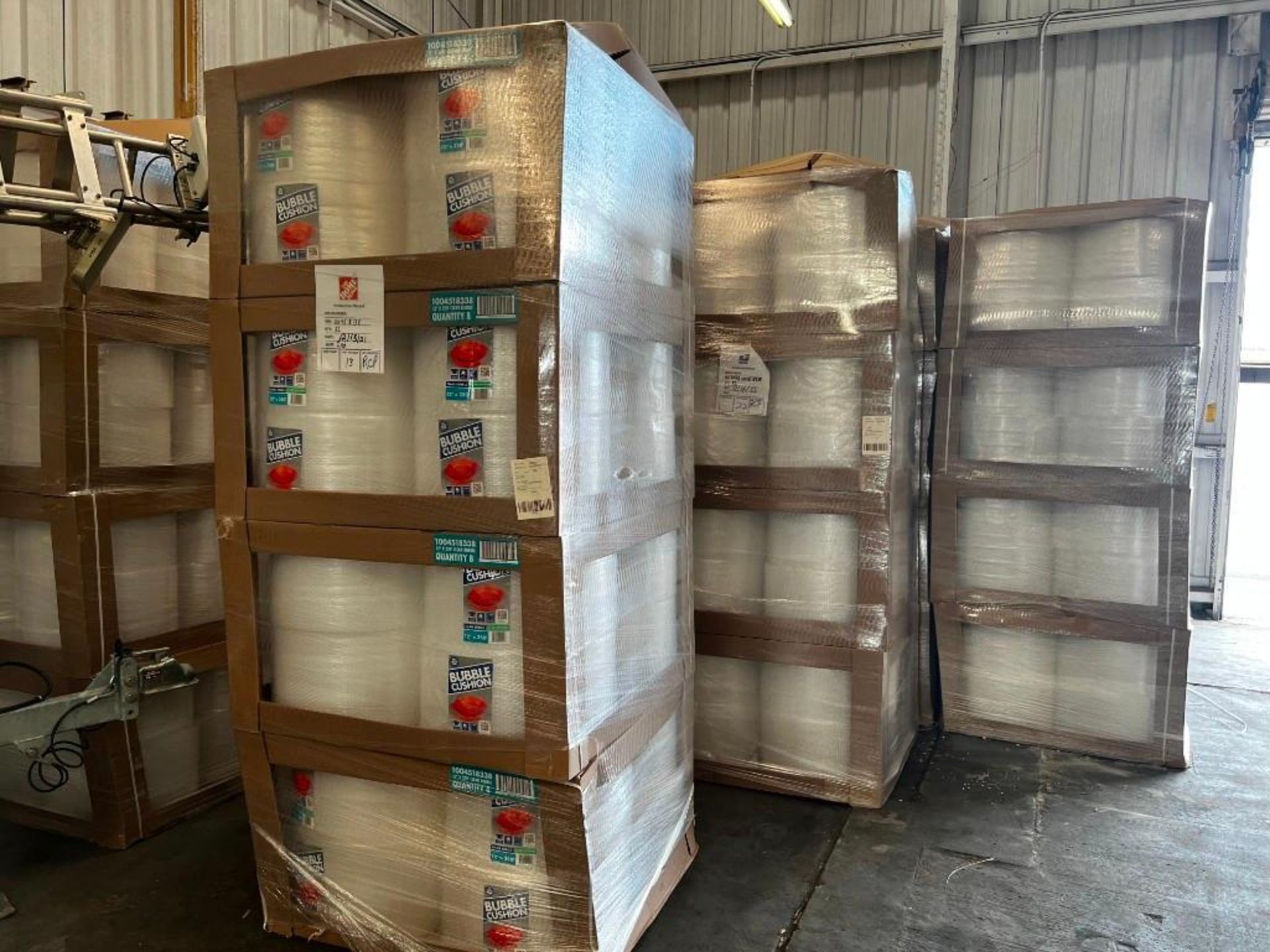 ONE PALLET OF NEW/UNUSED BUBBLE WRAP, 4 BOXES PER PALLET, 8 ROLLS PER BOX, 3/16" X 12" X 250' PER RO - Image 3 of 5