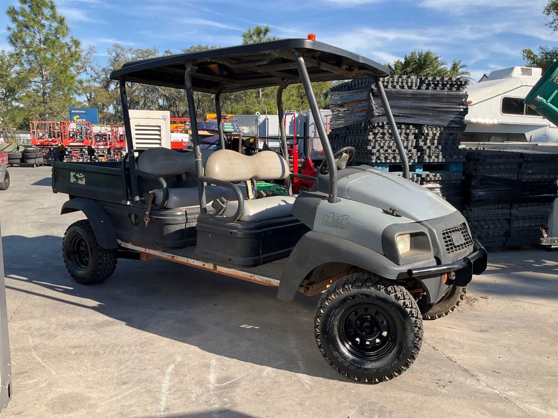 2019 CLUB CAR CARRYALL 1700 4x4 INTELLITRAK, DIESEL, CREW CAB, MANUAL DUMP BED, HITCH - Image 3 of 11