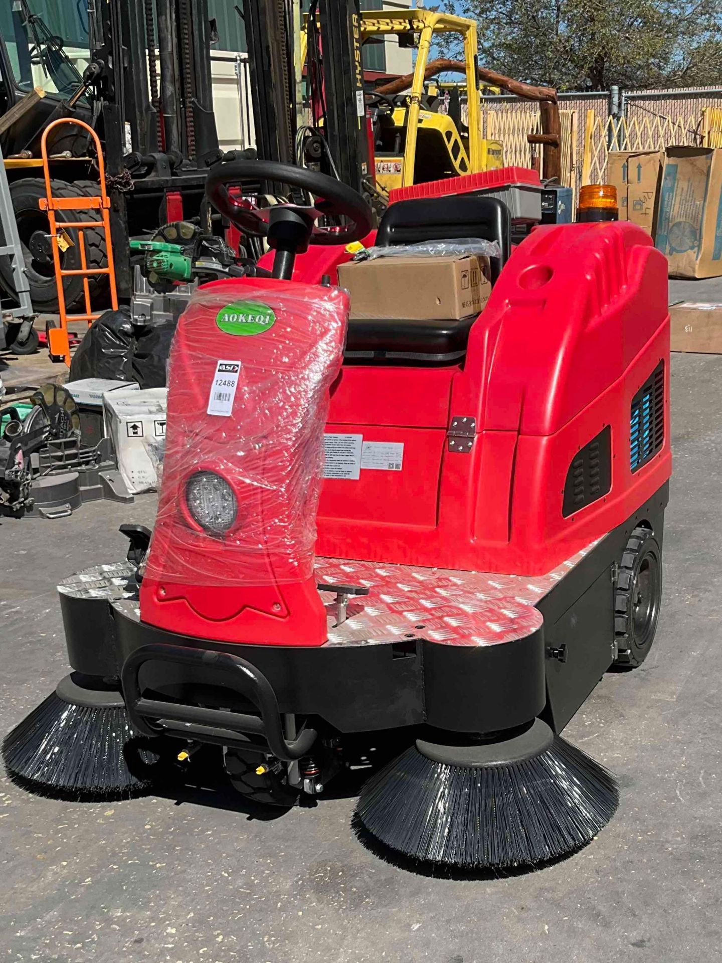 2022 AOKEQI OS-V2 RIDE ON FLOOR SWEEPER, ELECTRIC, APPROX SWEEPING WIDTH 55" - Image 3 of 20