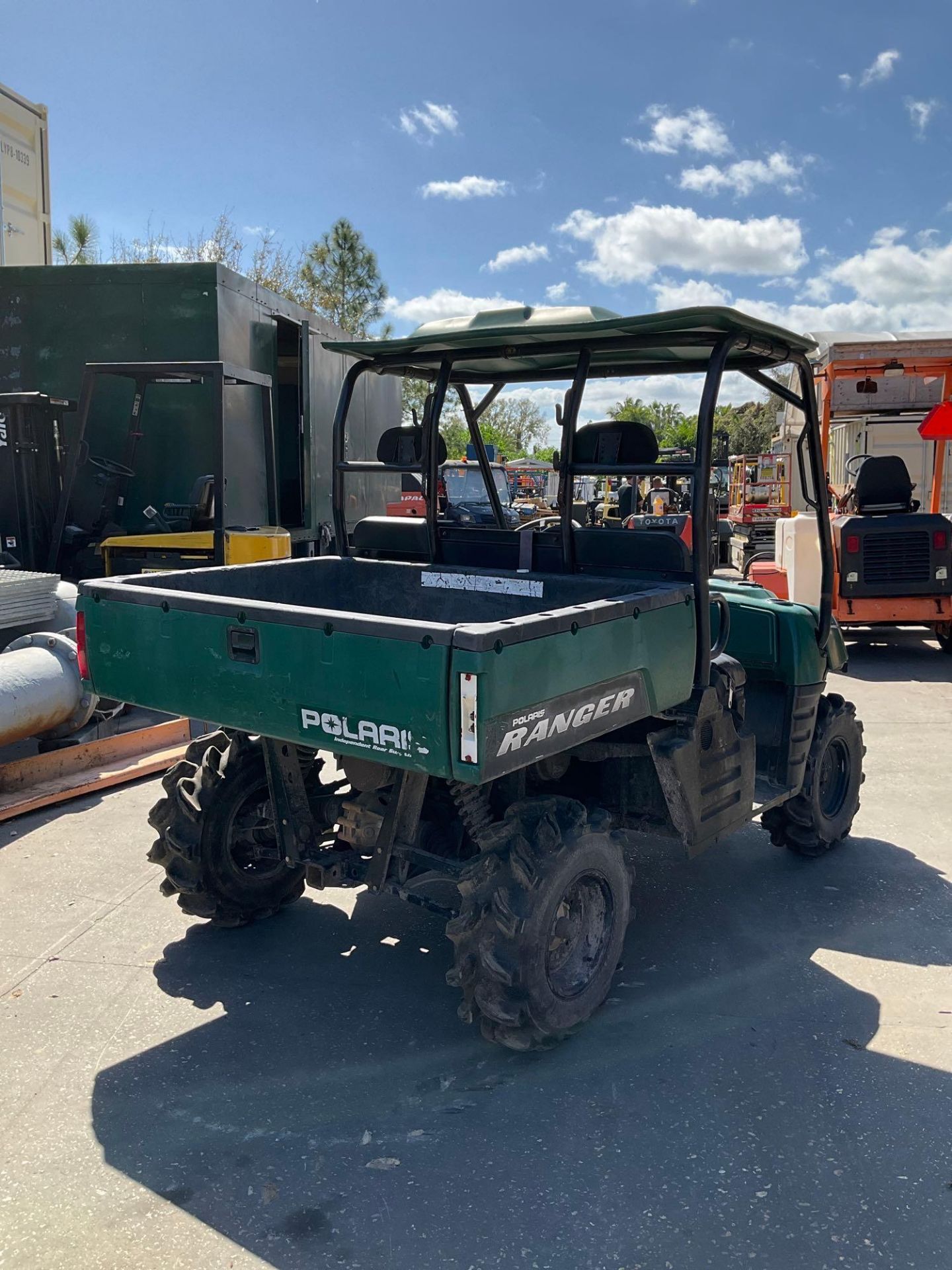 POLARIS RANGER UTV, GAS POWERED, MANUAL DUMP BED , HITCH, BILL OF SALE ONLY , RUNS & DRIVES - Image 5 of 12