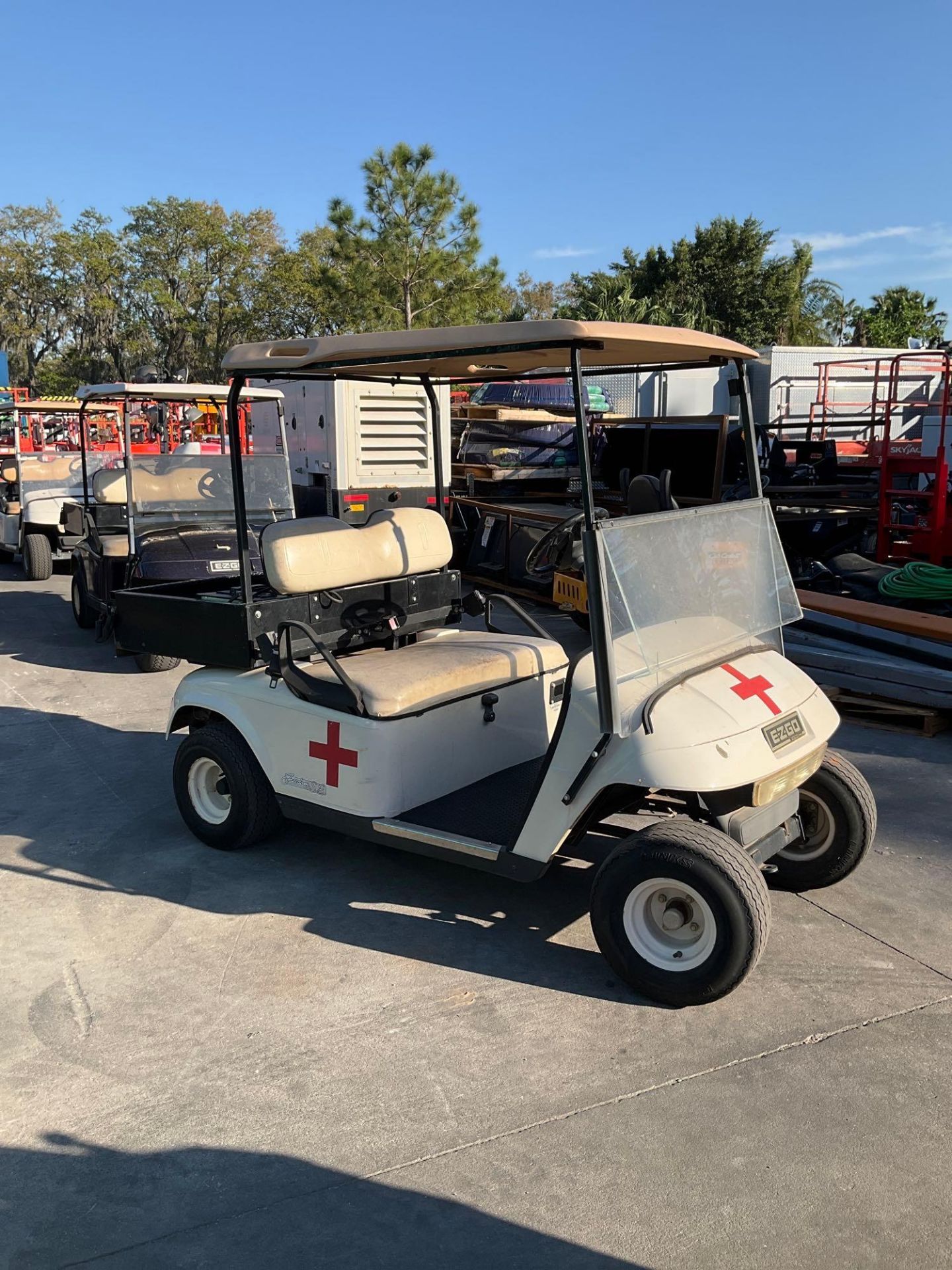 EZ-GO FREEDOM SE TEXTRON GOLF CART MODEL TXTEF SE, ELECTRIC, UTILITY/STORAGE BED, BILL OF SALE ONLY, - Image 6 of 11