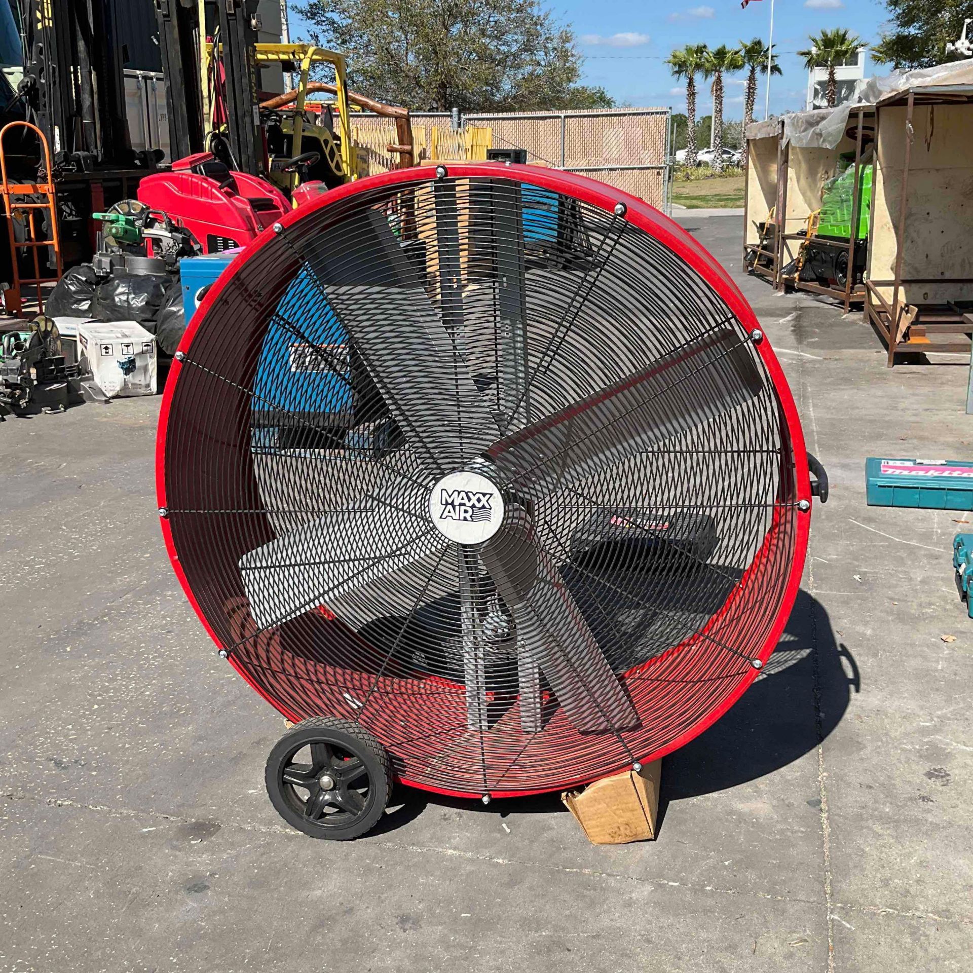 MAXX AIR PORTABLE 42" ELECTRIC BARREL FAN - Image 2 of 7