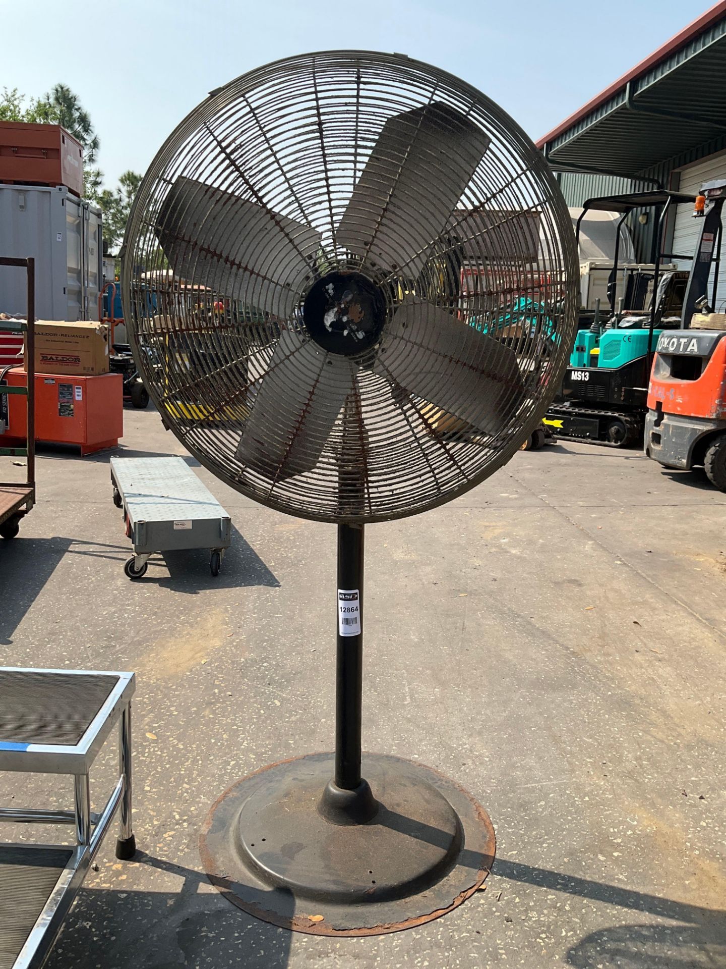 (1) INDUSTRIAL FAN MODEL FS-75 & (1) BREWER 2 STEP LATTER, FAN APPROX 120 V, APPROX 60 HZ, 1 PH, APP - Image 4 of 6