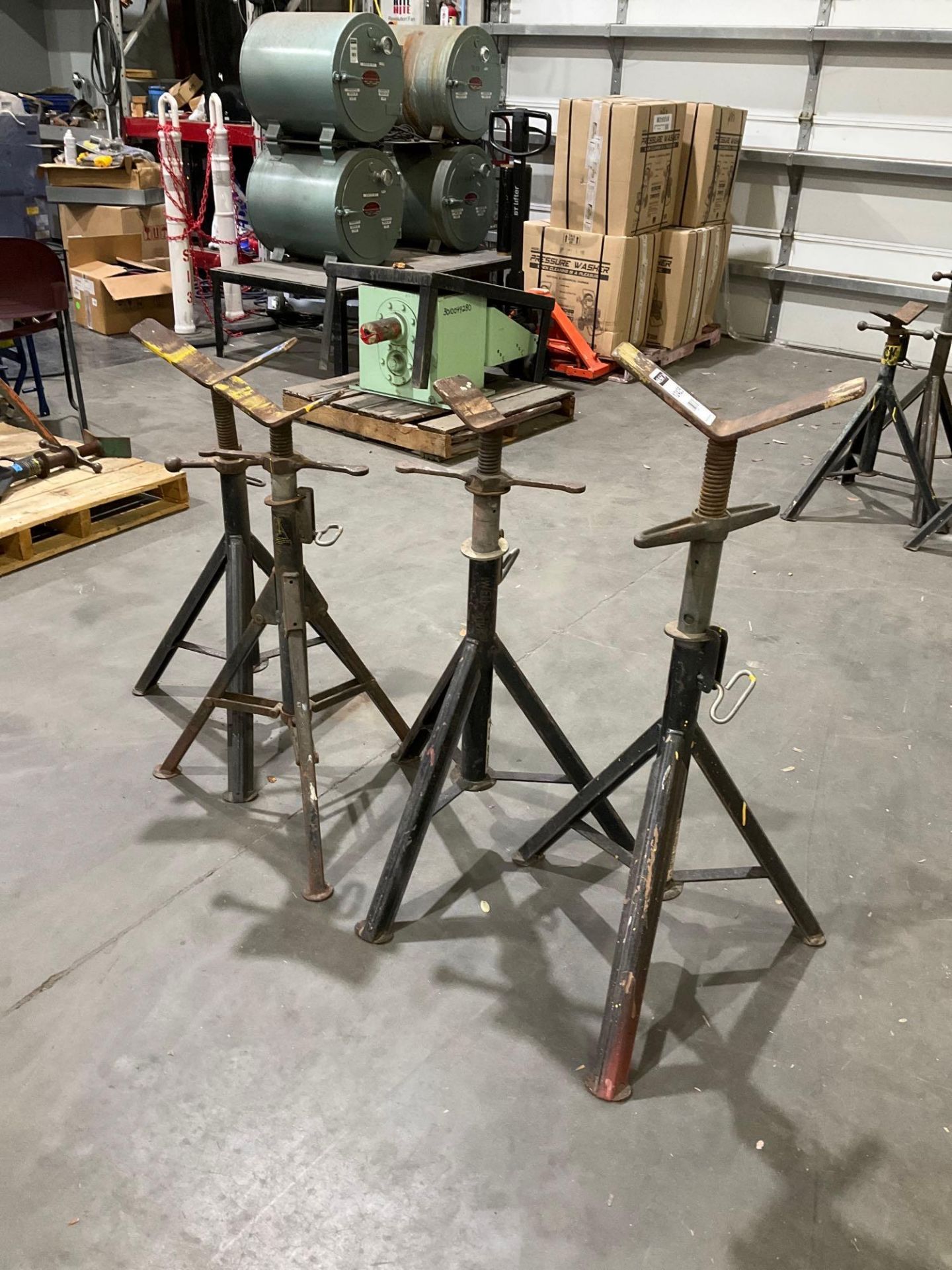 ( 3 ) SUMNER PRO JACK PIPE STANDS & ( 1 ) SUMNER FOLD-A-JACK ST-882 PIPE STAND - Image 3 of 9