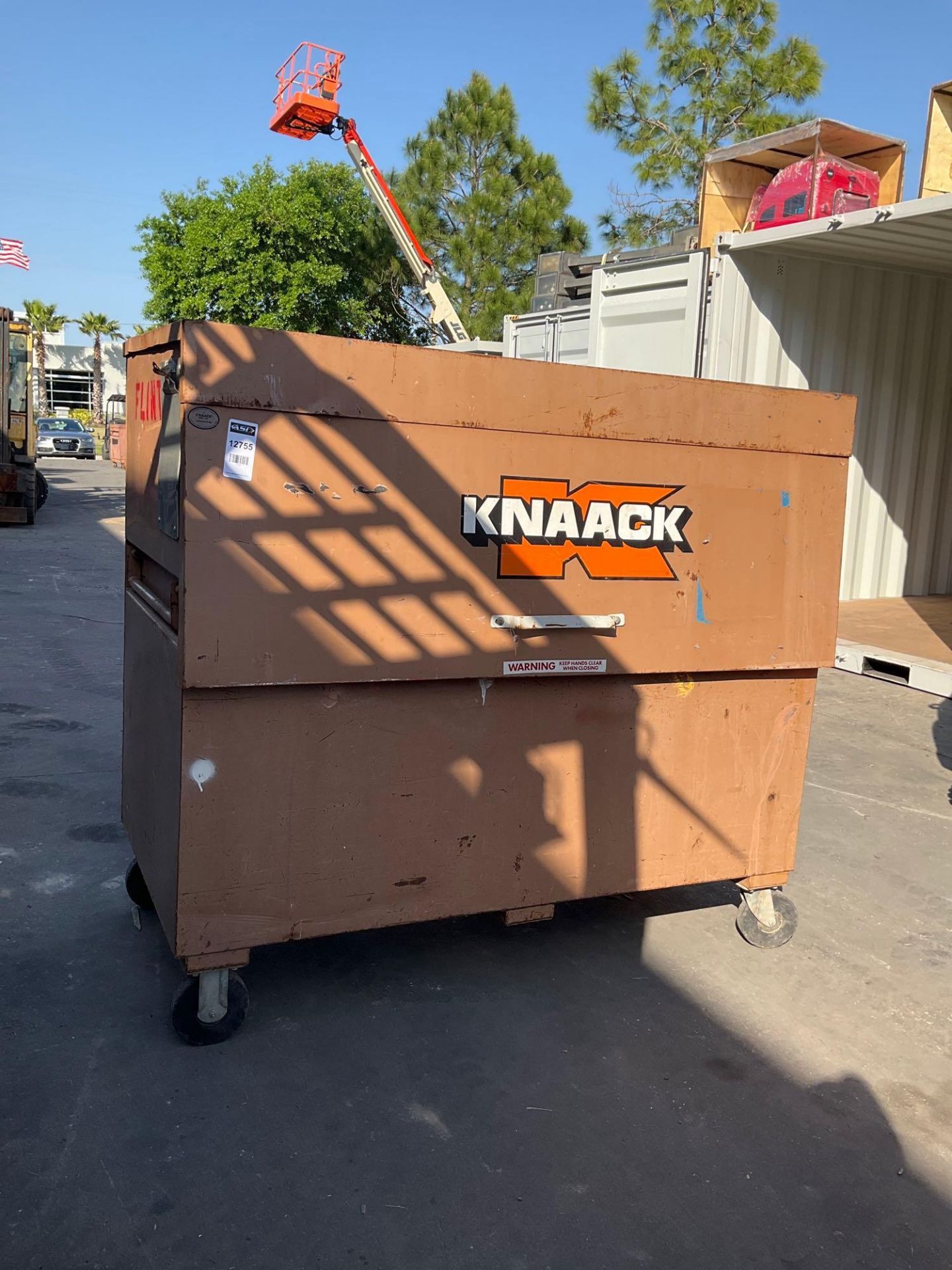 KNACK INDUSTRIAL TOOL BOX ON WHEELS