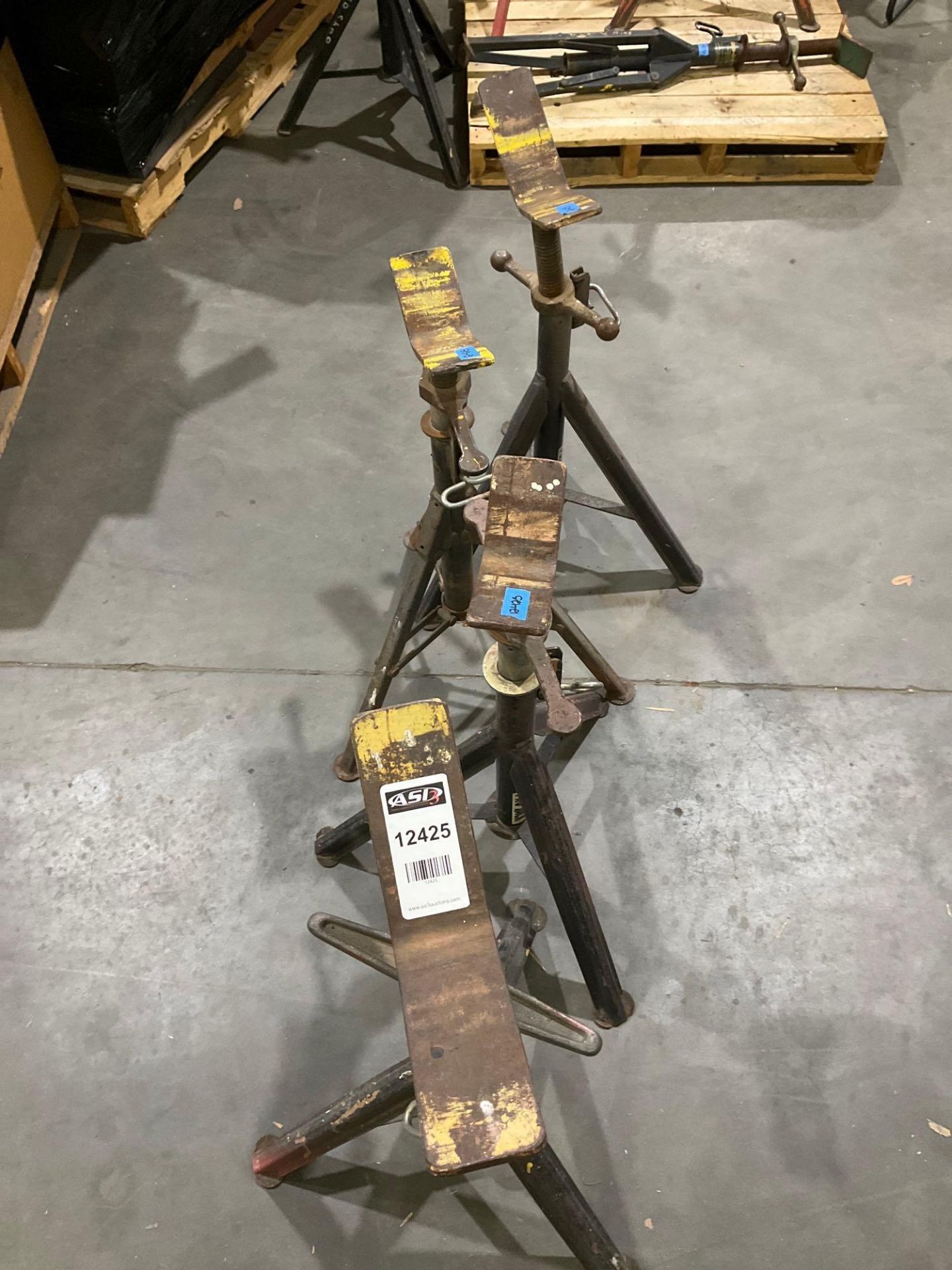 ( 3 ) SUMNER PRO JACK PIPE STANDS & ( 1 ) SUMNER FOLD-A-JACK ST-882 PIPE STAND - Image 9 of 9