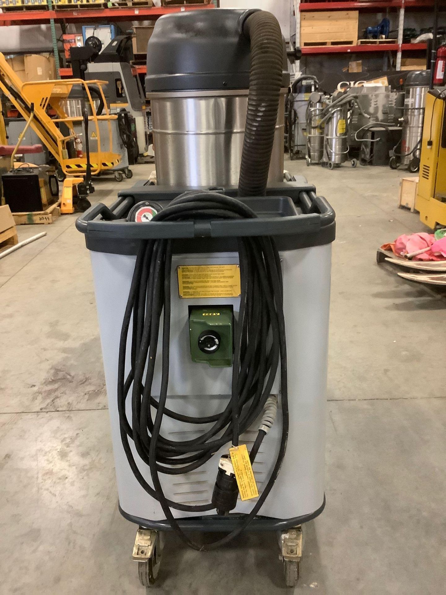 NILFISK CFM INDUSTRIAL VACUUM MODEL vHT437EXP, APPROX 460 VOLTS, - Image 3 of 11