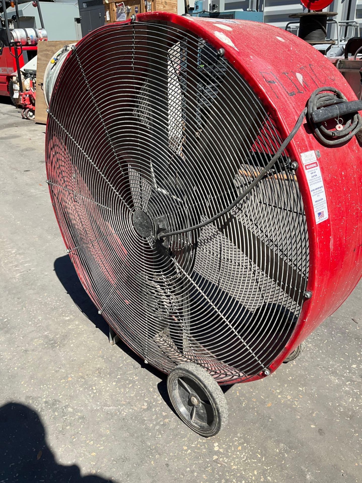 MAXX AIR BARREL FAN ON WHEELS , ELECTRIC, POWERS ON - Image 4 of 4