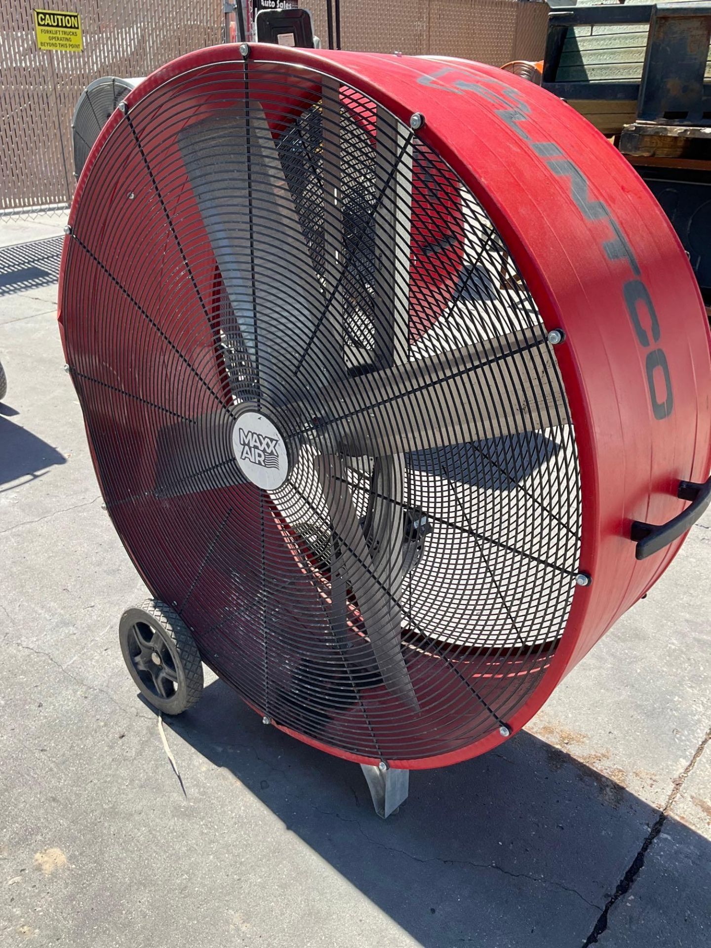 VENTAMATIC MAXX AIR BARREL FAN ON WHEELS , ELECTRIC, POWERS ON - Image 2 of 4