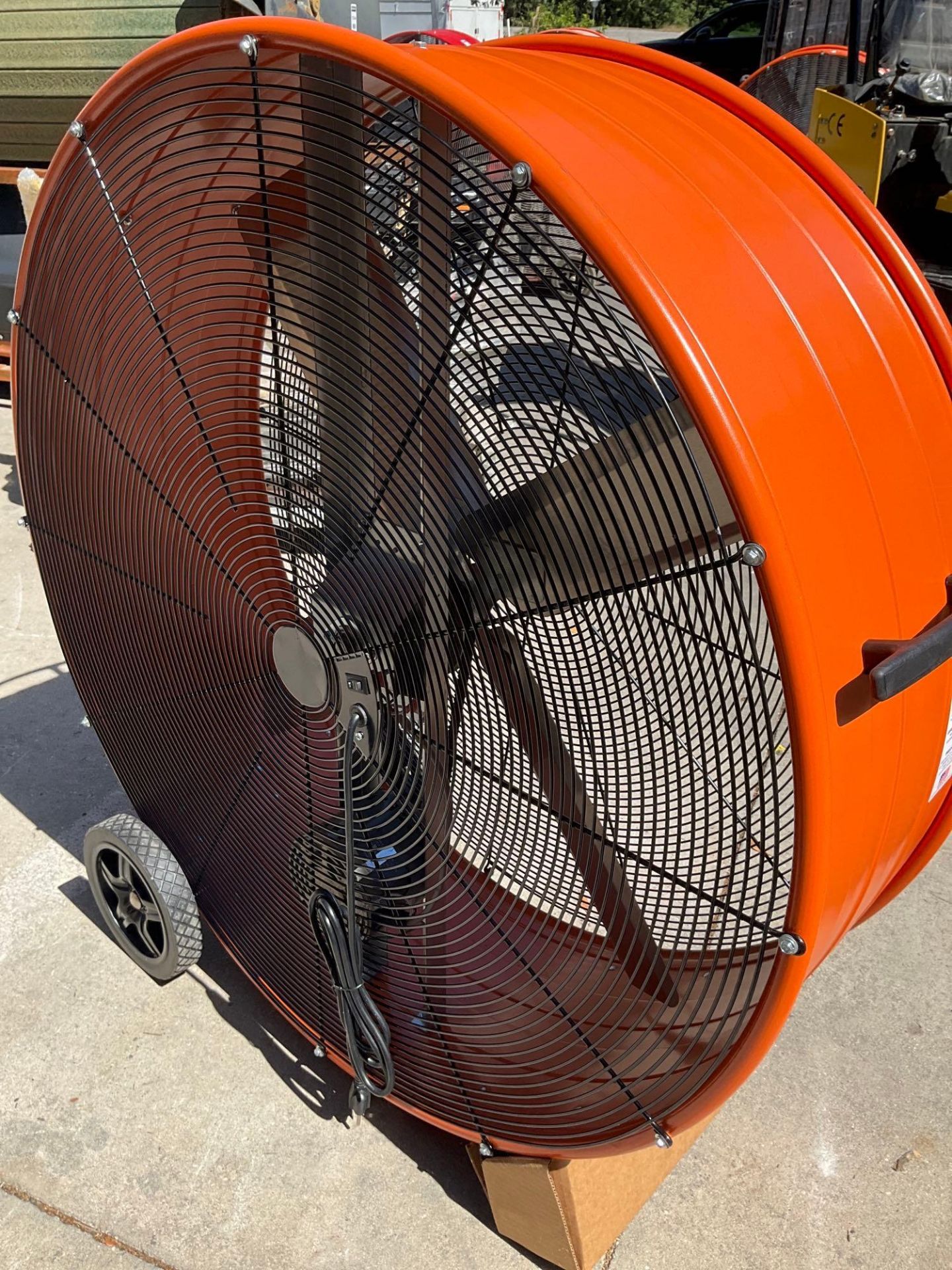 UNUSED BIG AIR 42" BARREL FAN ON WHEELS, ELECTRIC,  POWERS ON - Image 4 of 5