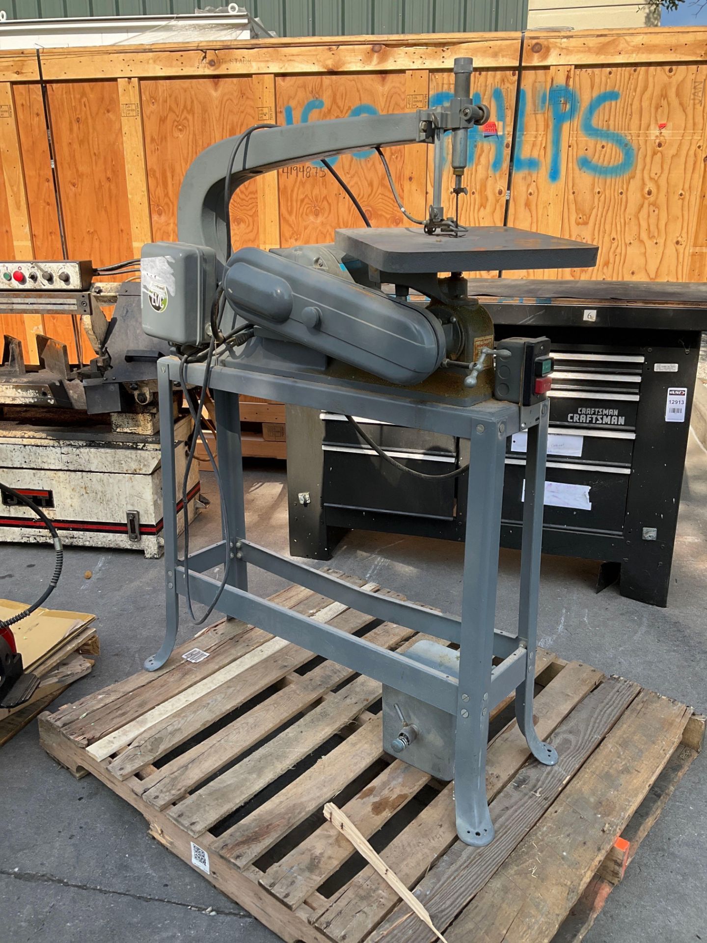 ROCKWELL INTERNATIONAL SCROLL SAW MODEL 40-440 WITH ROCKWELL MOTOR MODEL 1225227, APPROX .33HP, APPR - Image 2 of 6