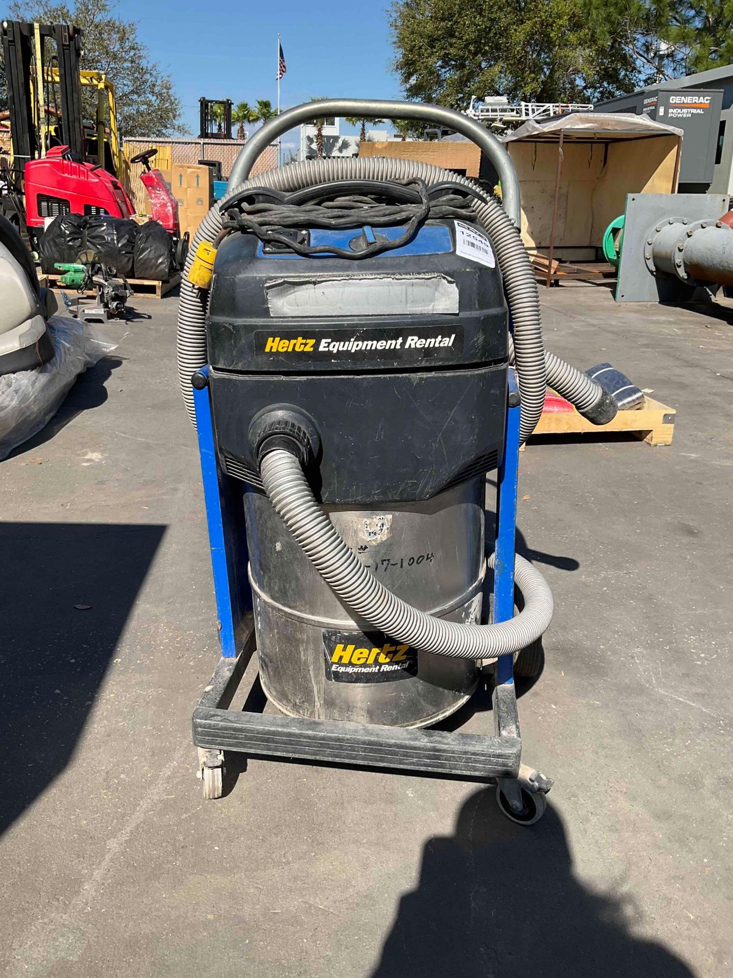 WAP SQ 17 GALLON COMMERCIAL WET/DRY VAC, APPROX 120VOLTS, APPROX 60HZ