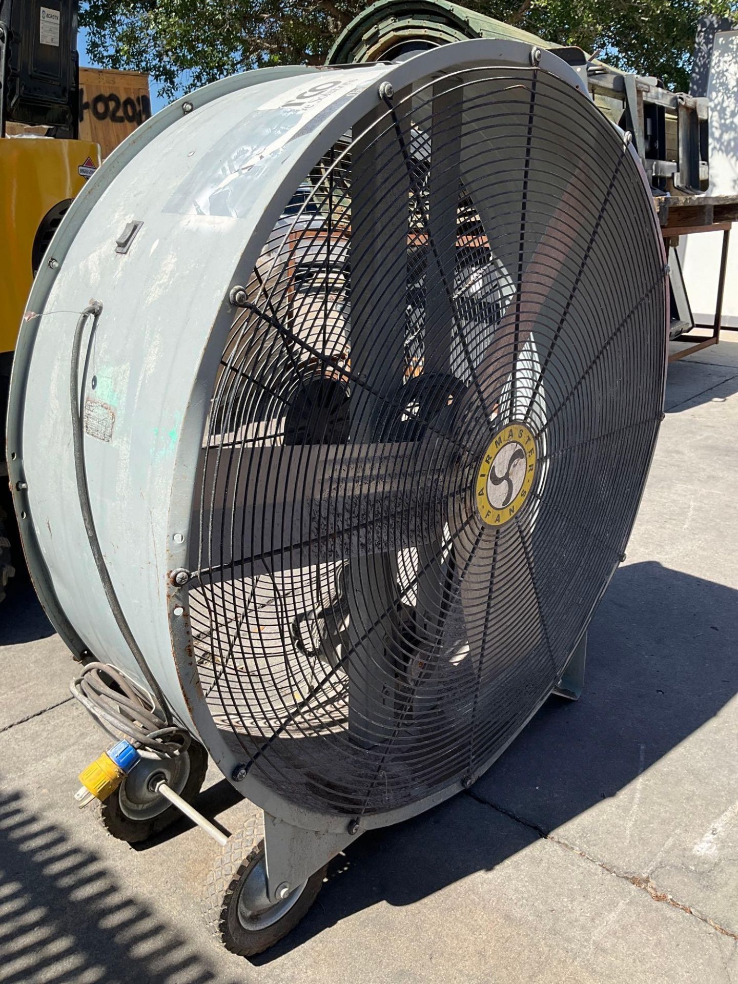 AIRMASTER BELT DRIVE PORTABLE MANCOOLER FAN ON WHEELS, ELECTRIC, DID NOT POWER ON - Image 4 of 4