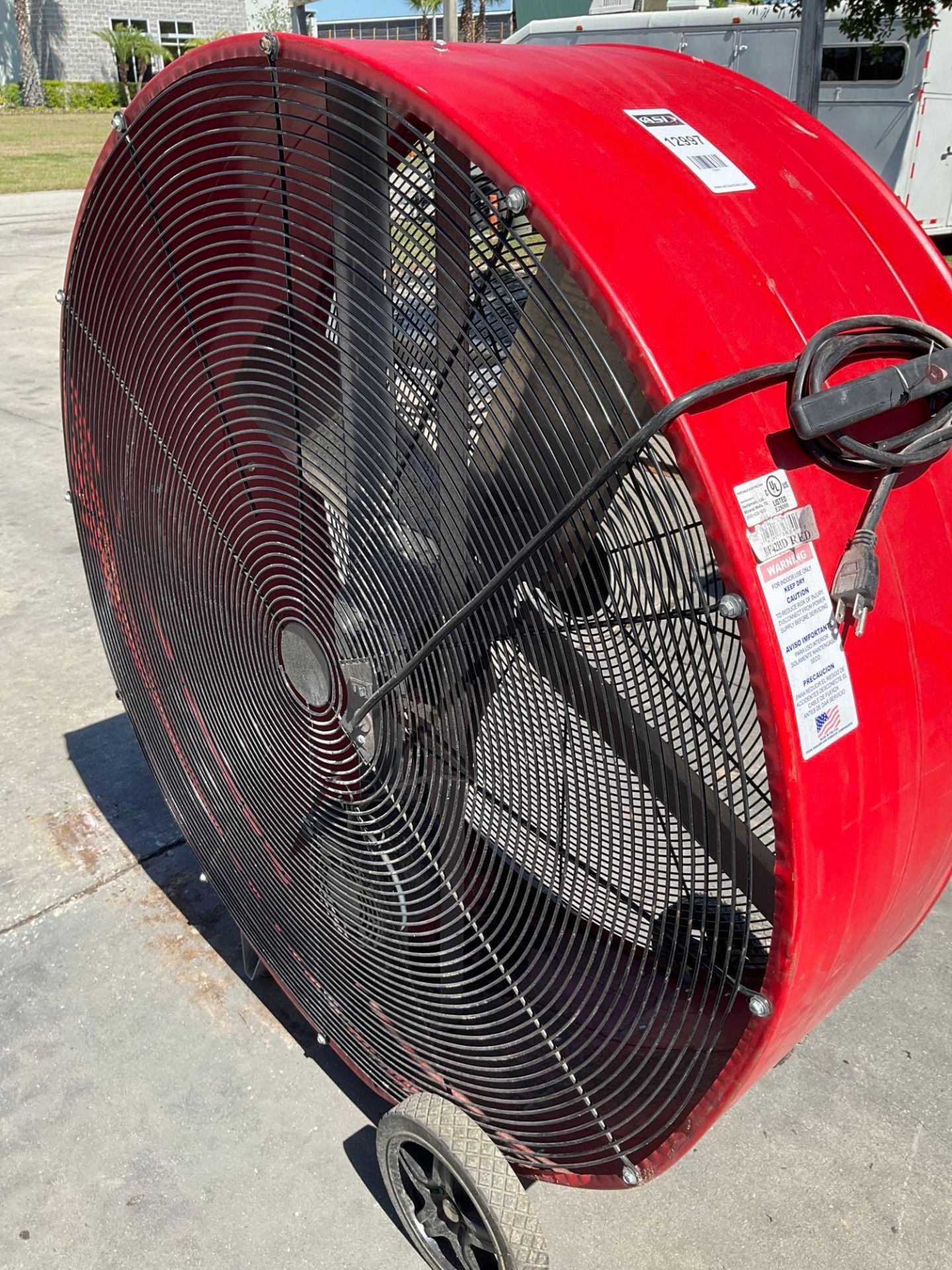 VENTAMATIC MAXX AIR BARREL FAN ON WHEELS , ELECTRIC, POWERS ON - Image 4 of 4