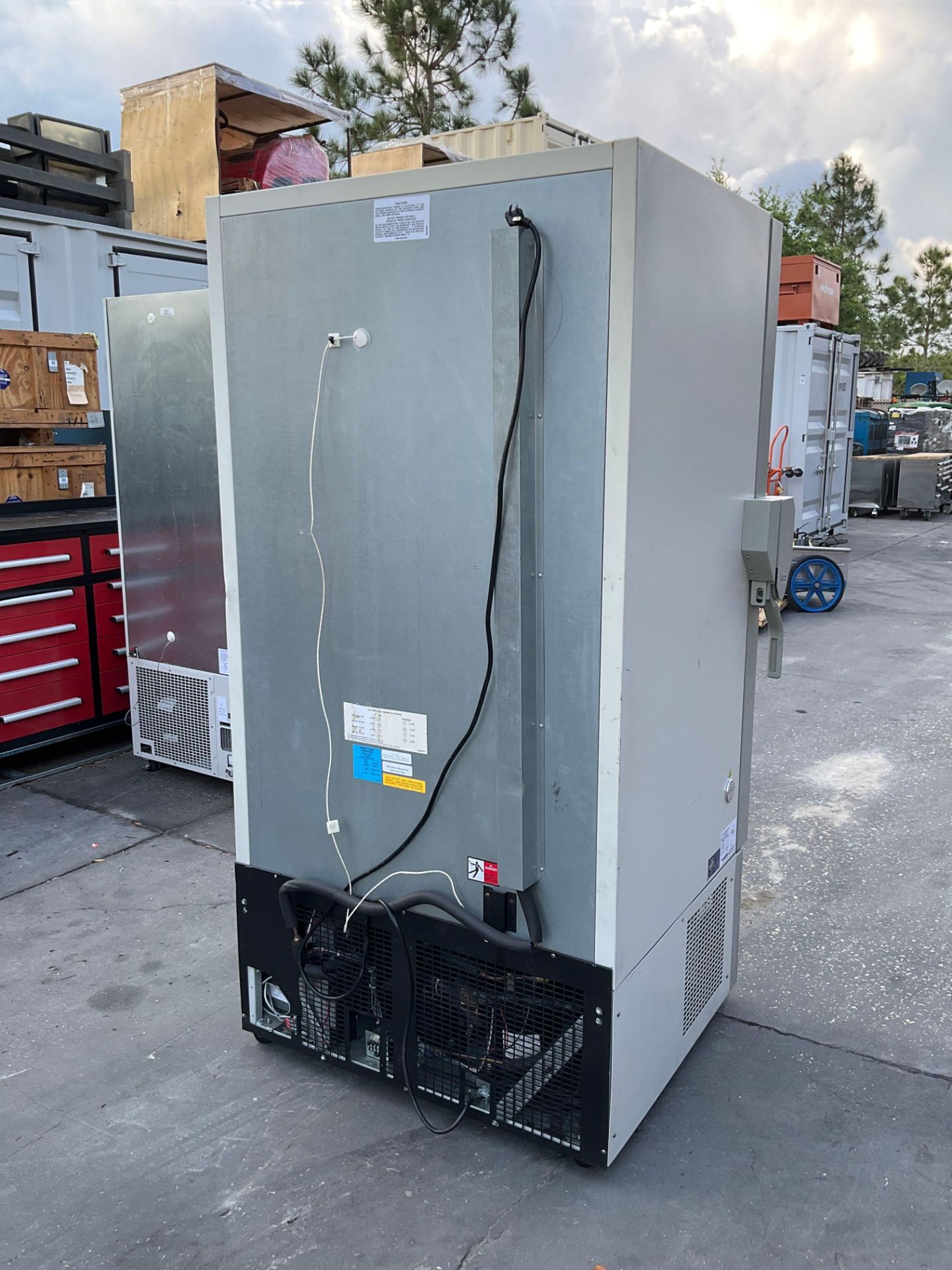 THERMO ELECTRON CORPORATION FREEZER MODEL ULT2186-9-D40, 208/230 VOLTS, 10 AMPS, 60 HZ, 1 PHASE,APPR - Image 4 of 11
