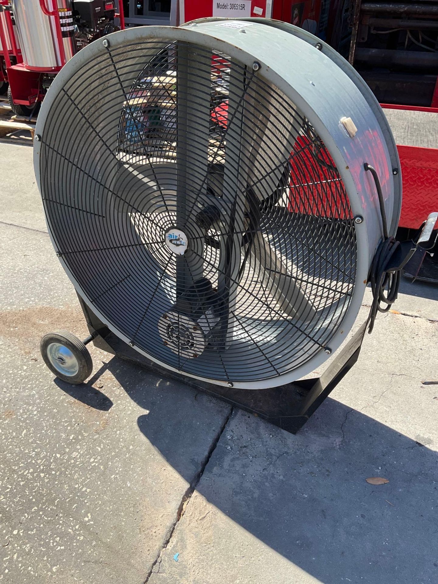 BARREL FAN ON WHEELS , ELECTRIC, DID NOT POWER ON - Image 3 of 6