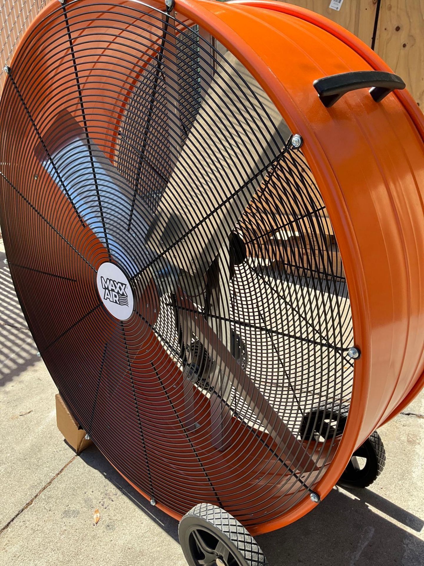 UNUSED BIG AIR 42" BARREL FAN ON WHEELS, ELECTRIC,  POWERS ON - Image 2 of 5