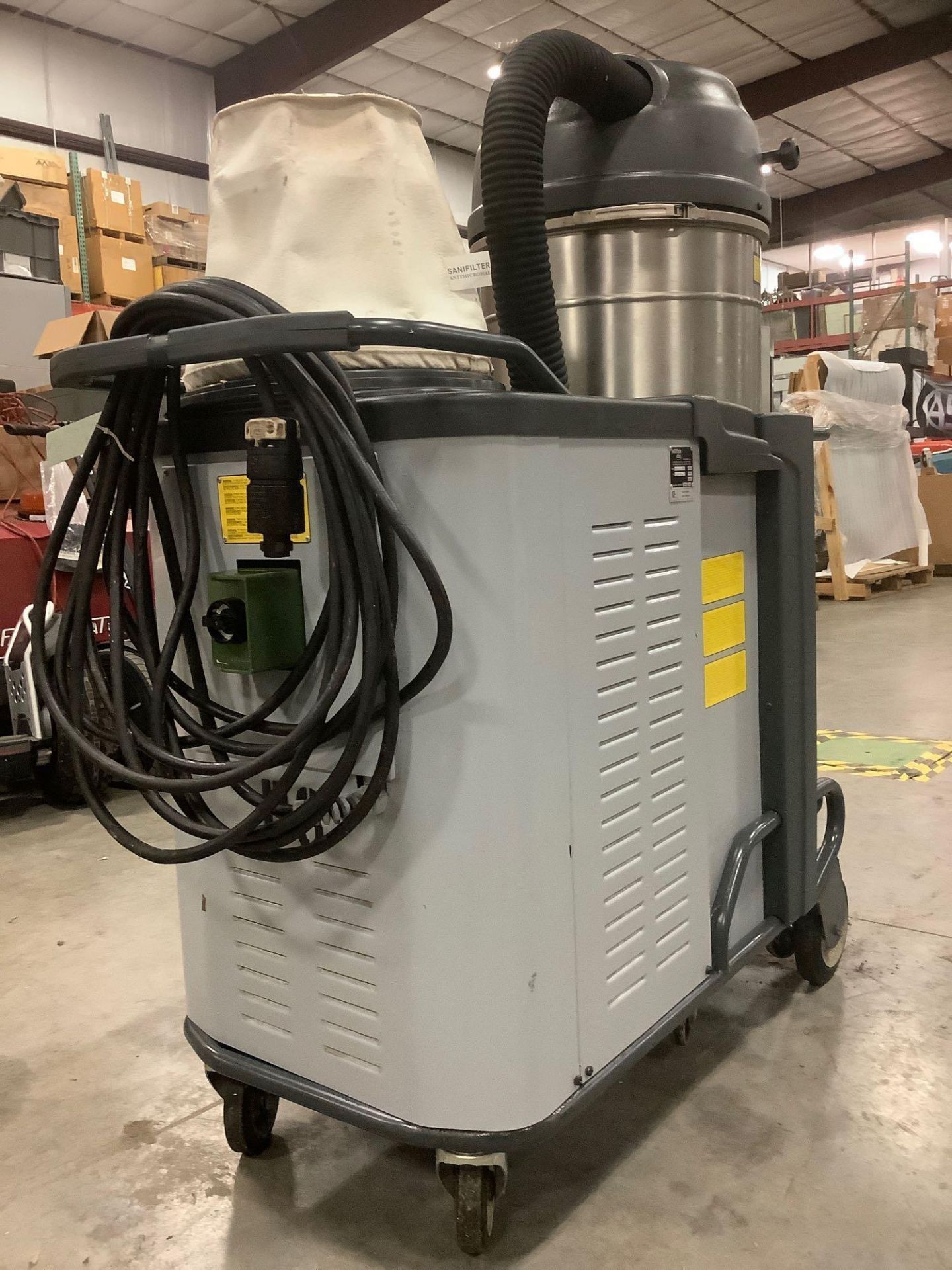 NILFISK CFM INDUSTRIAL VACUUM MODEL VHT437EXP, APPROX 460 VOLTS, - Image 3 of 11