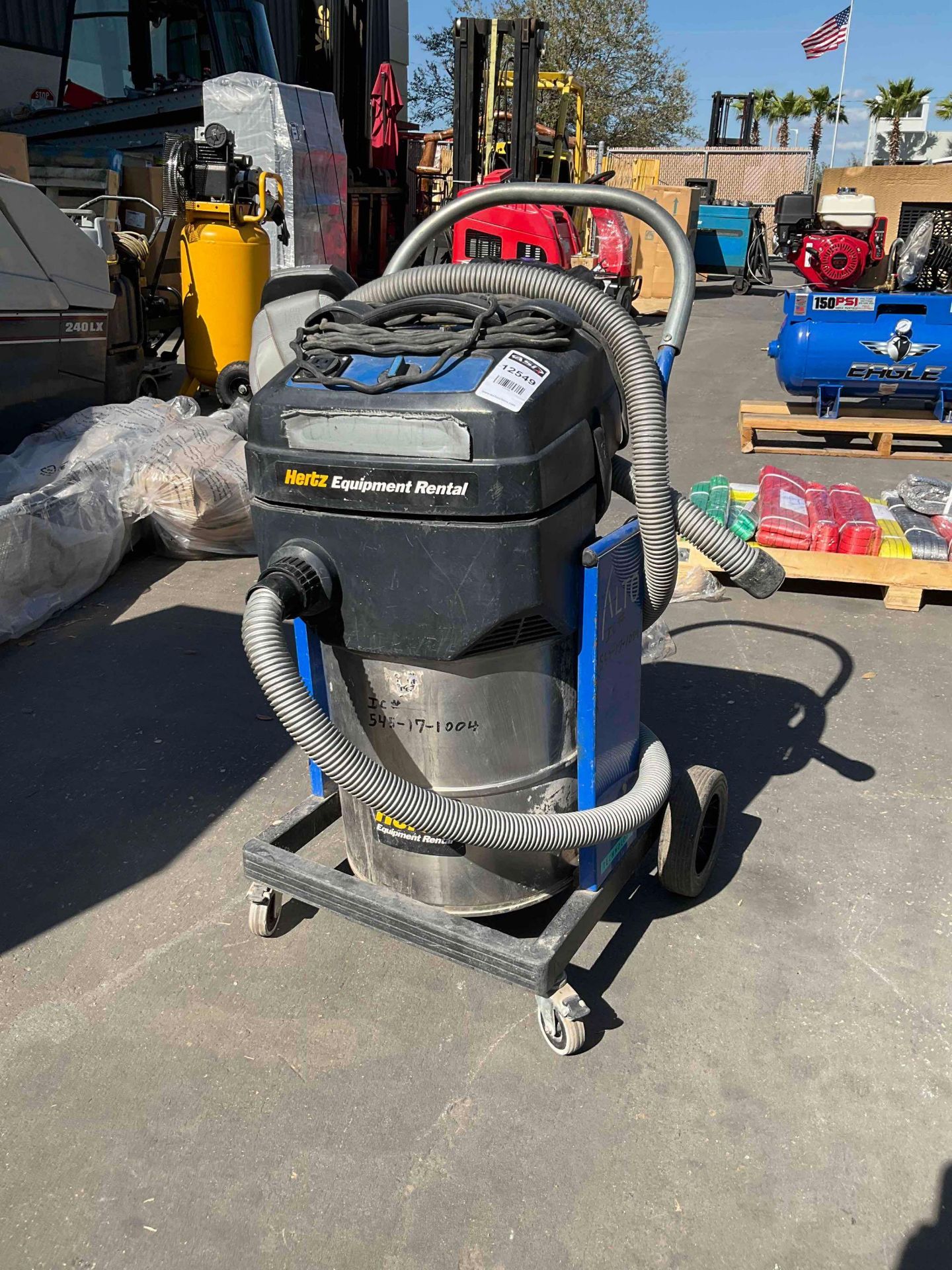 WAP SQ 17 GALLON COMMERCIAL WET/DRY VAC, APPROX 120VOLTS, APPROX 60HZ - Image 2 of 7