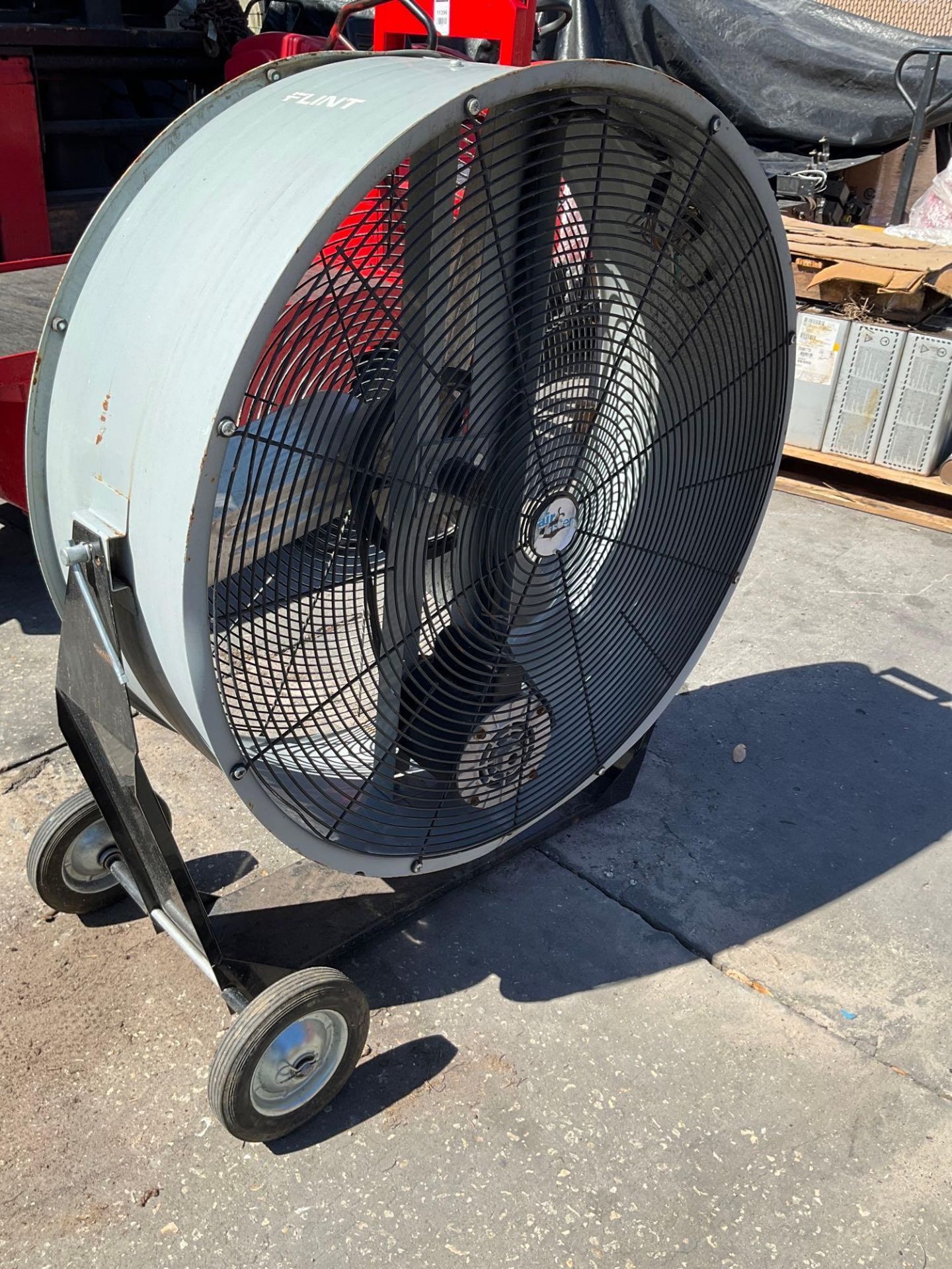 BARREL FAN ON WHEELS , ELECTRIC, DID NOT POWER ON - Image 4 of 6