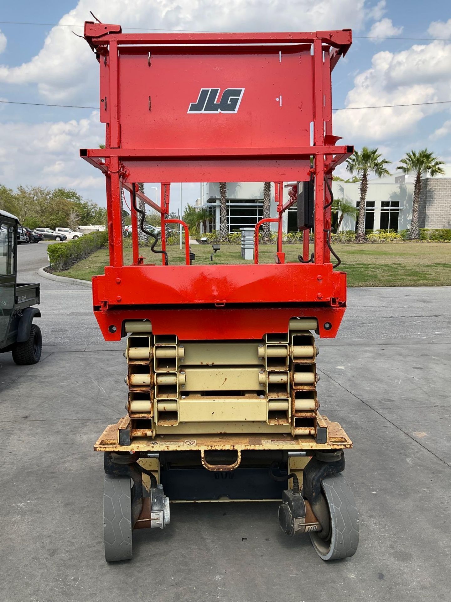 JLG SCISSOR LIFT MODEL 2646ES, ELECTRIC, APPROX MAX PLATFORM HEIGHT 26FT, APPROX 24 VOLTS - Image 5 of 13