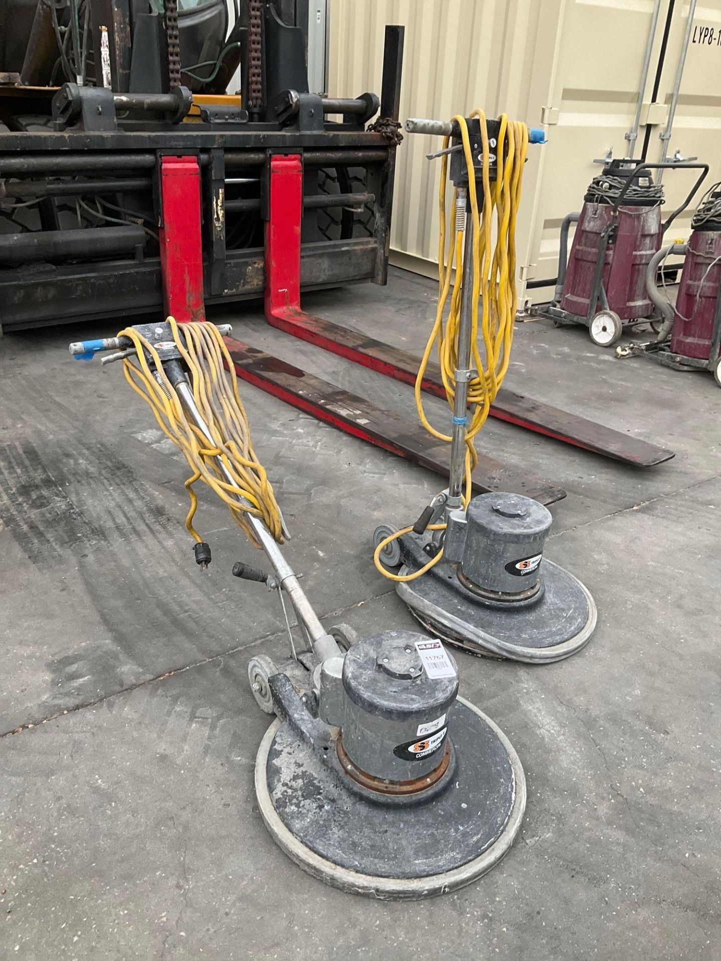 ( 2 ) SSS TRIPLE S Q-LINE FLOOR MACHINES MODEL SSS Q205, APPROX 115 VOLTS,  CONDITION UNKNOWN - Image 2 of 9