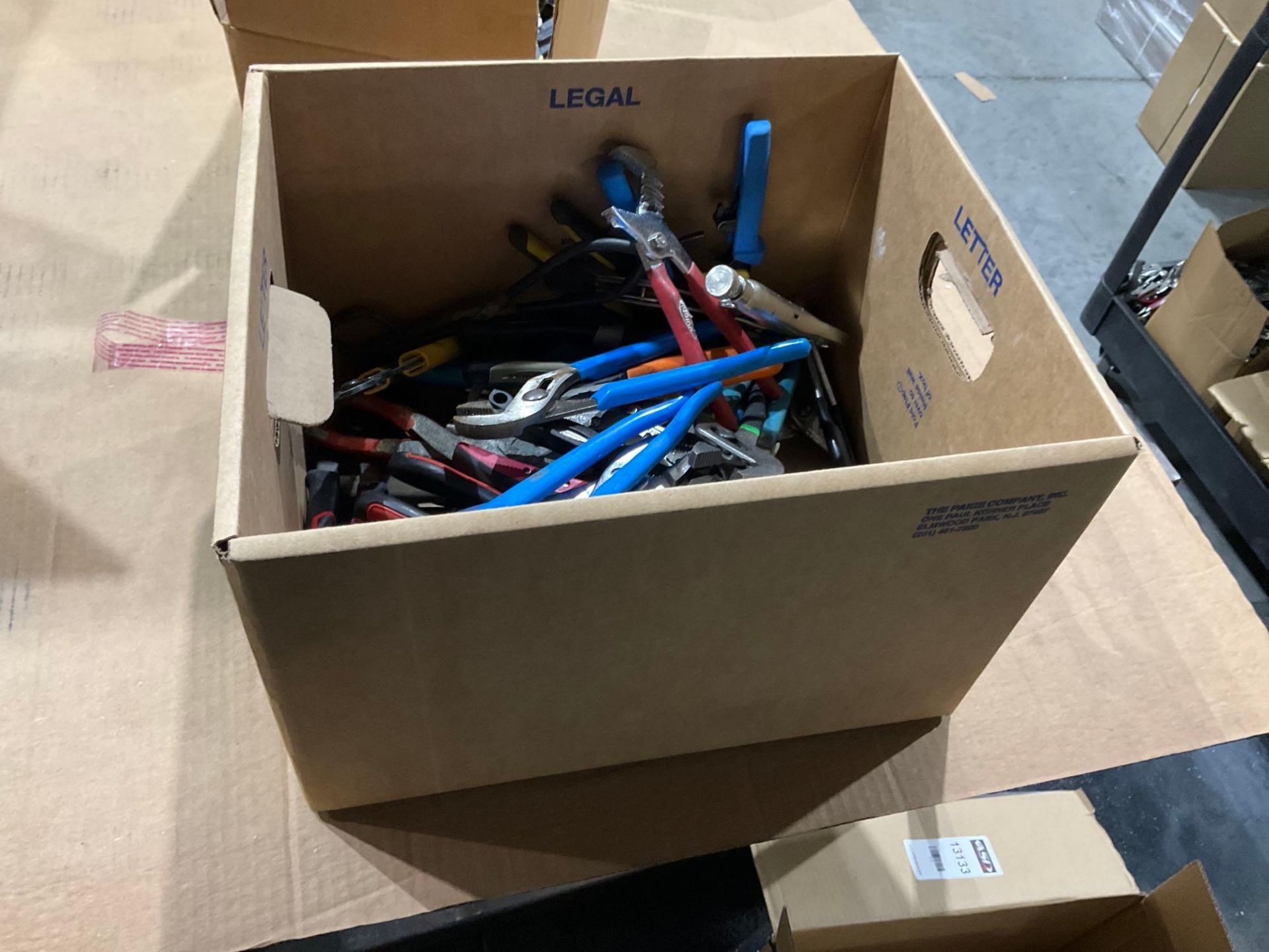 BOX OF MISCELLANEOUS TOOLS - Image 2 of 2