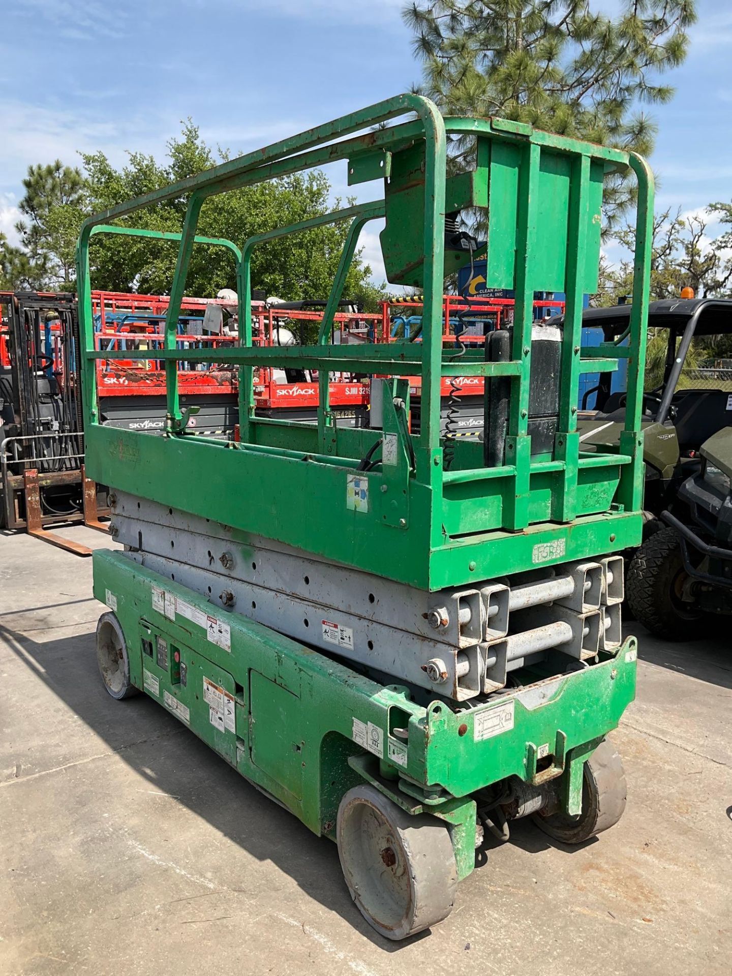 GENIE SCISSOR LIFT MODEL GS-2032 , ELECTRIC, APPROX MAX WORKING HEIGHT 20FT - Image 5 of 15