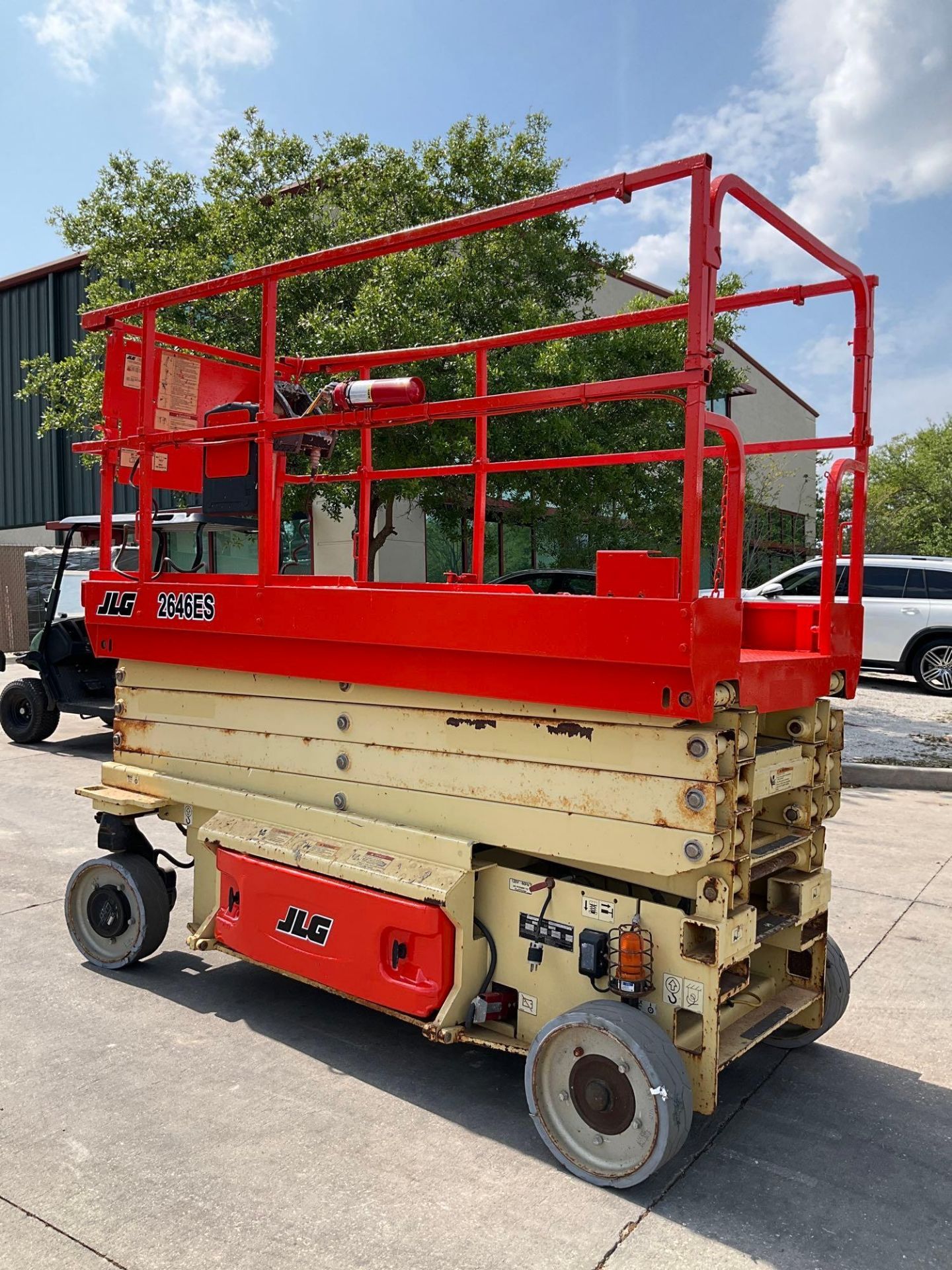 JLG SCISSOR LIFT MODEL 2646ES, ELECTRIC, APPROX MAX PLATFORM HEIGHT 26FT, APPROX 24 VOLTS - Image 8 of 13