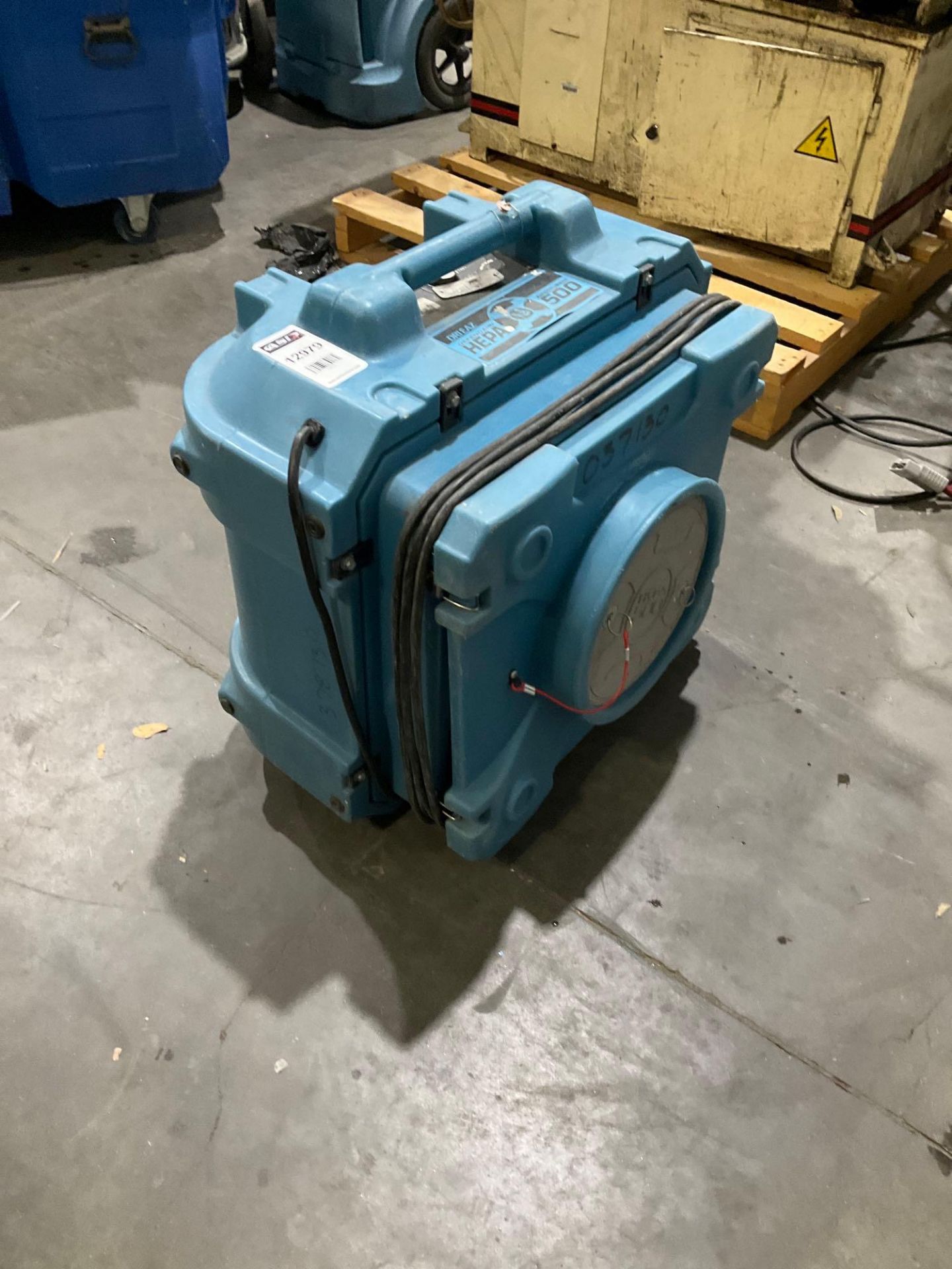 DRIEAZ DEFENDAIR HEPA 500 PORTABLE  AIR SCRUBBER MODEL F284, ELECTRIC, APPROX 115 VOLTS - Image 3 of 8