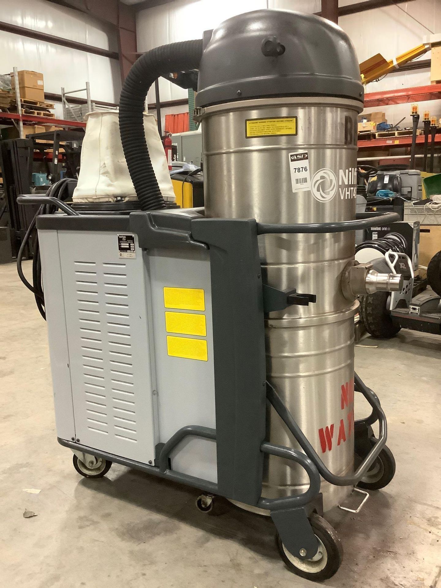 NILFISK CFM INDUSTRIAL VACUUM MODEL VHT437EXP, APPROX 460 VOLTS,