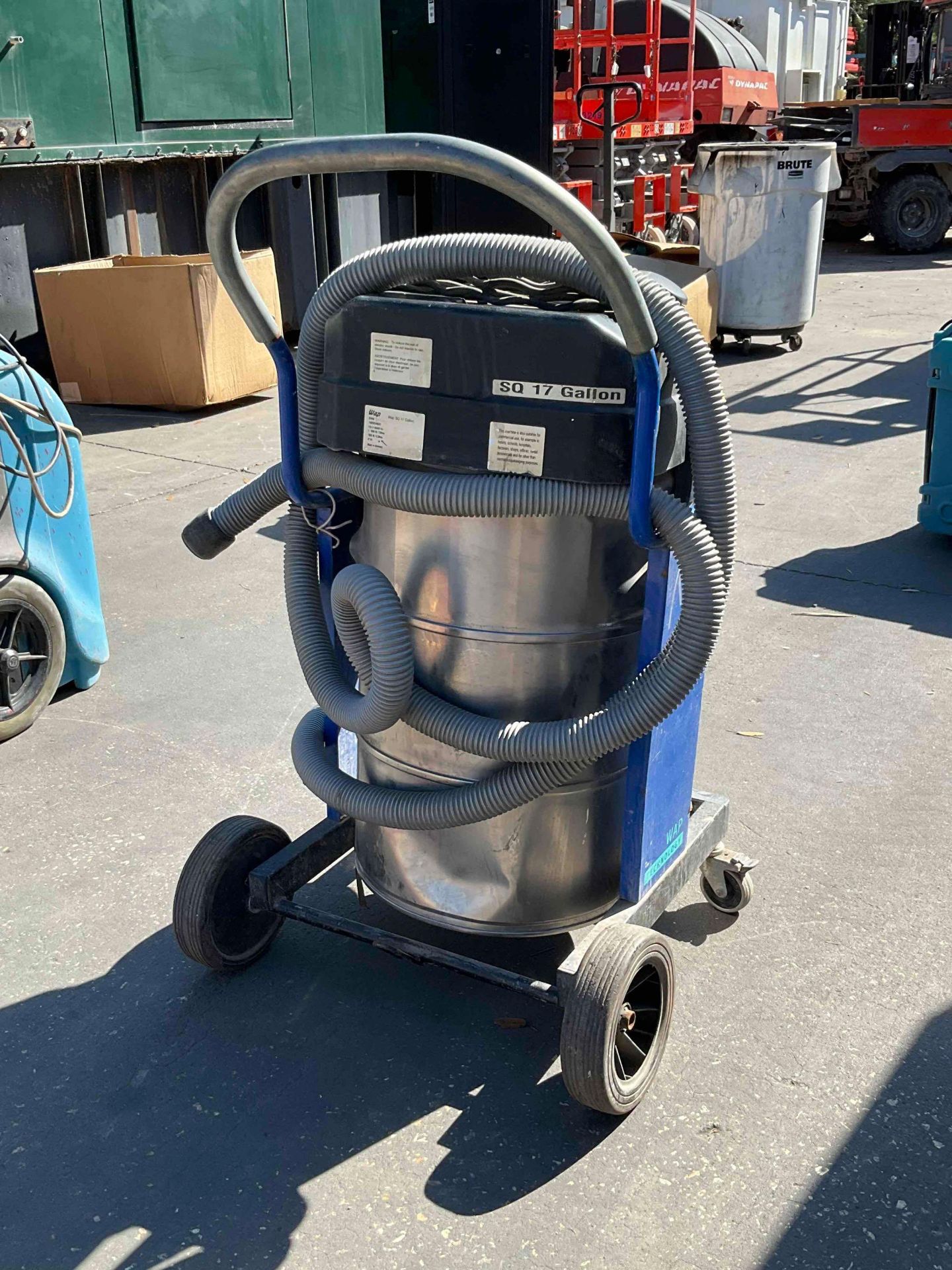 WAP SQ 17 GALLON COMMERCIAL WET/DRY VAC, APPROX 120VOLTS, APPROX 60HZ - Image 4 of 7