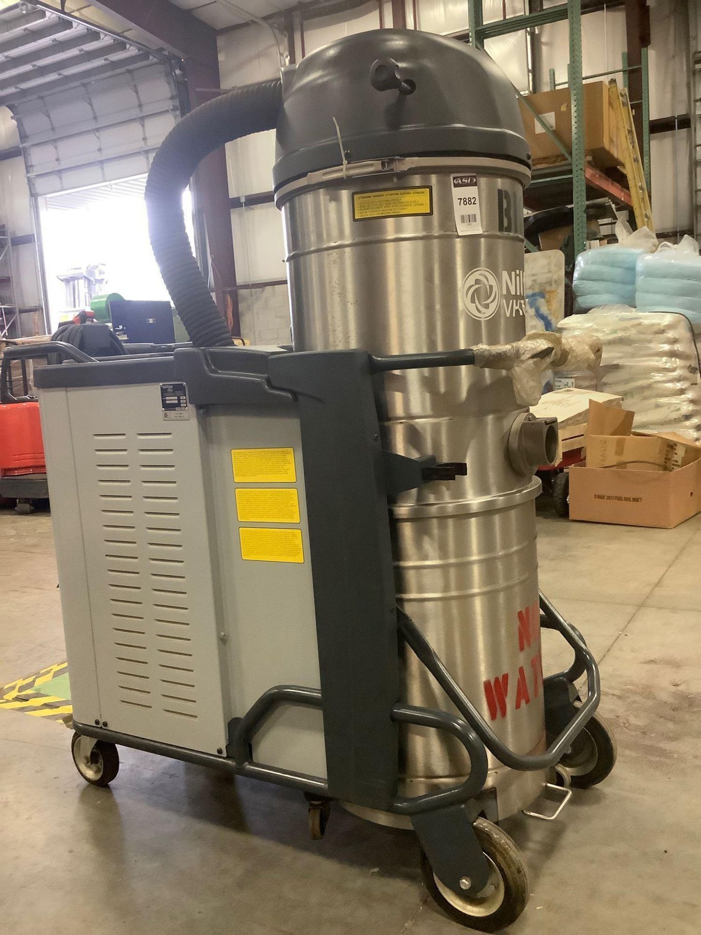 NILFISK CFM INDUSTRIAL VACUUM MODEL vHT437EXP, APPROX 460 VOLTS, - Image 4 of 11