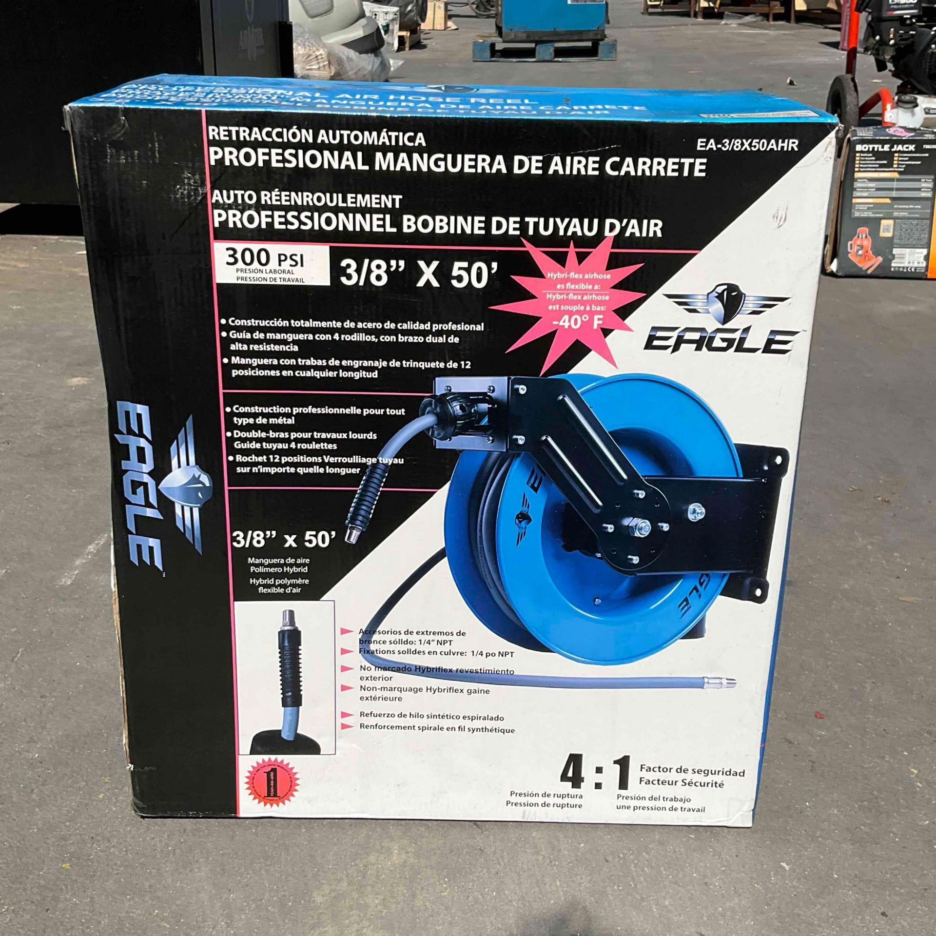 EAGLE AUTO RETRACTING PROFESSIONAL AIR HOSE REEL, APPROX 3/8" X 50' , APPROX WORKING PRESSURE 300 PS - Image 3 of 6