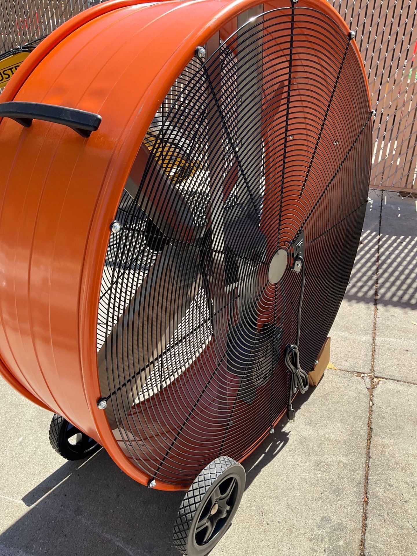 UNUSED BIG AIR 42" BARREL FAN ON WHEELS, ELECTRIC,  POWERS ON - Image 3 of 5