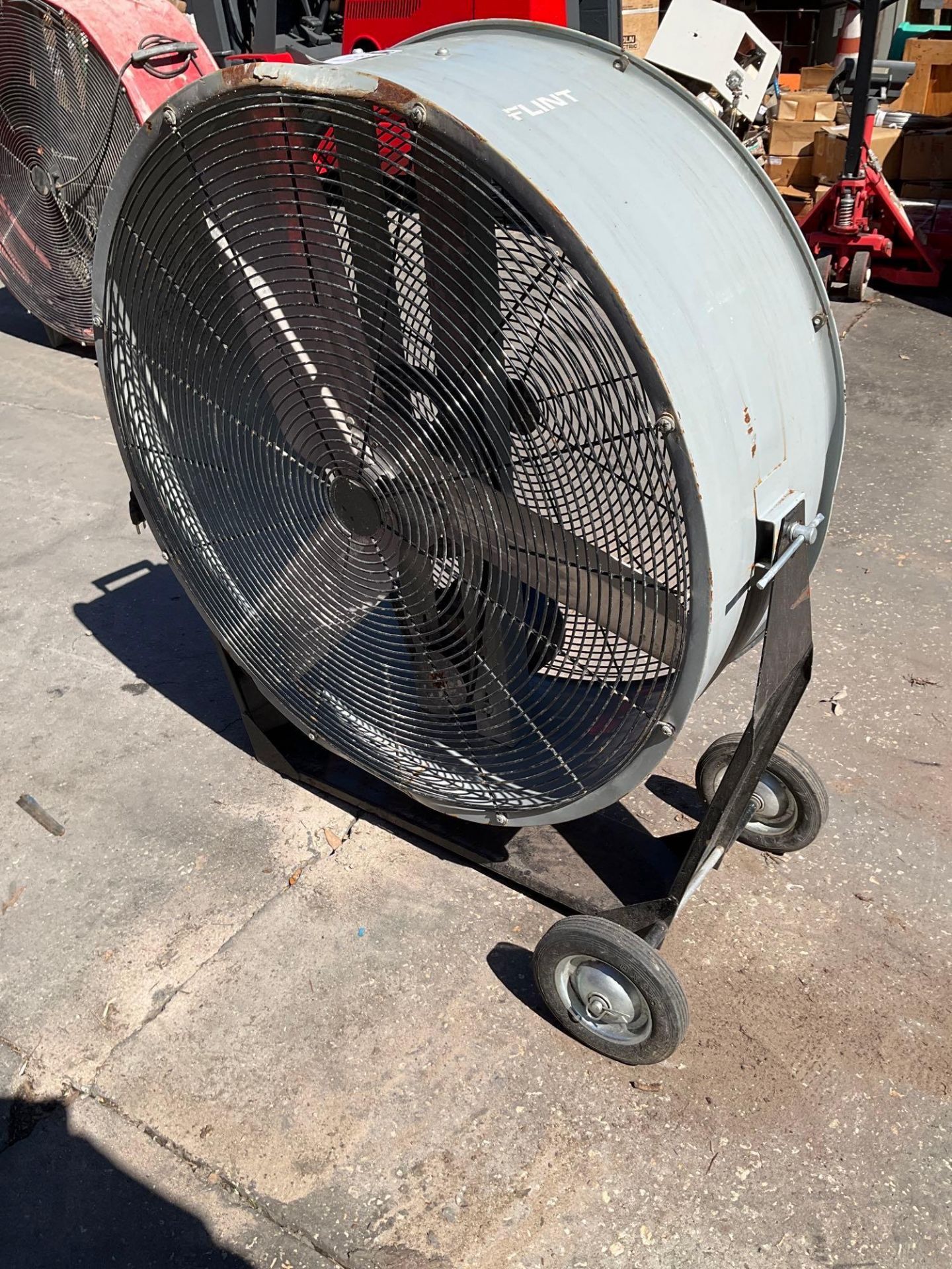 BARREL FAN ON WHEELS , ELECTRIC, DID NOT POWER ON - Image 2 of 6